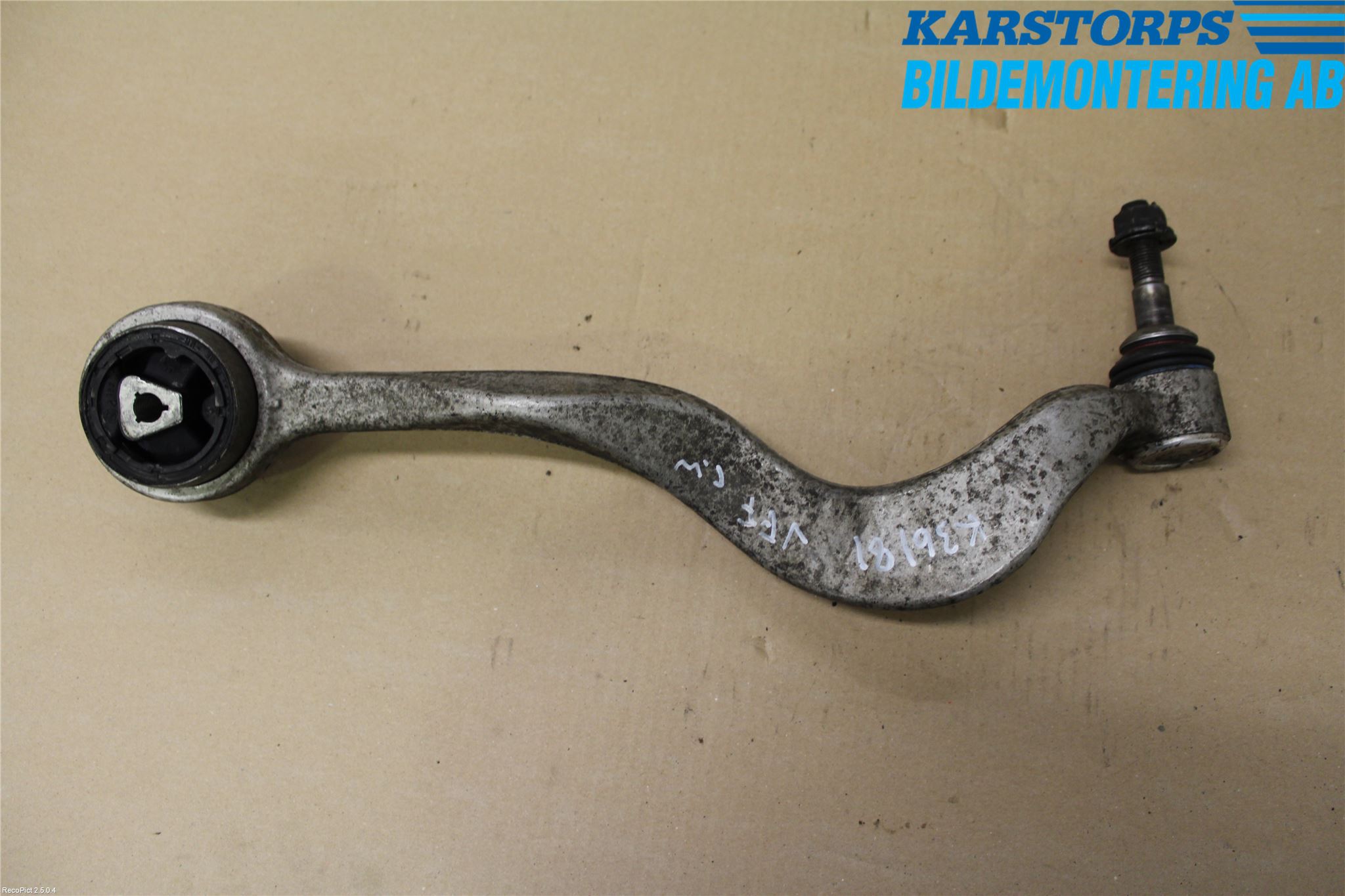 BMW 5 E60/61 Sed/Tou 02-10 Bärarm Fram Undre Vä