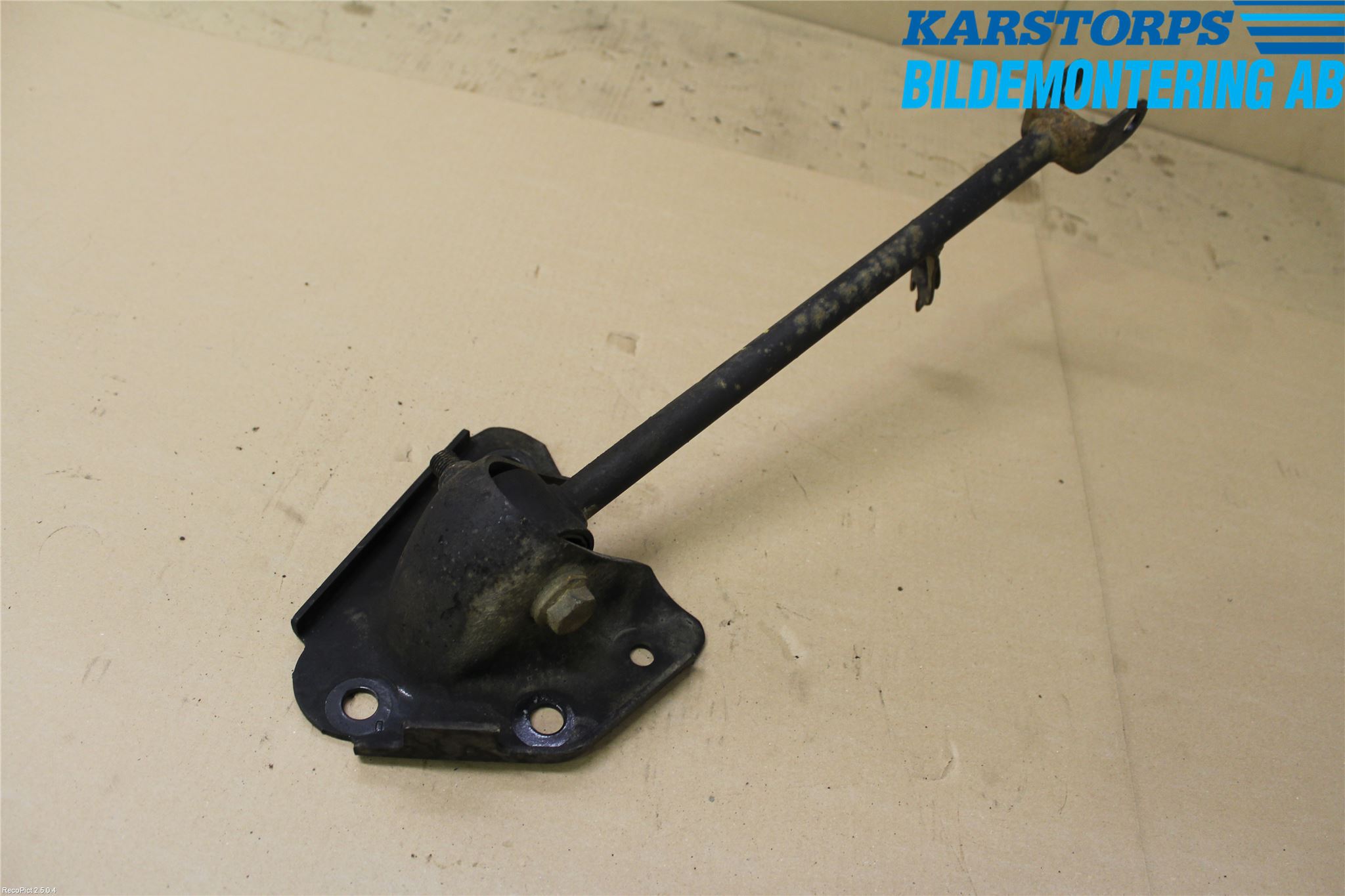 Dacia DUSTER 10-17 Bärarm Bak Höger