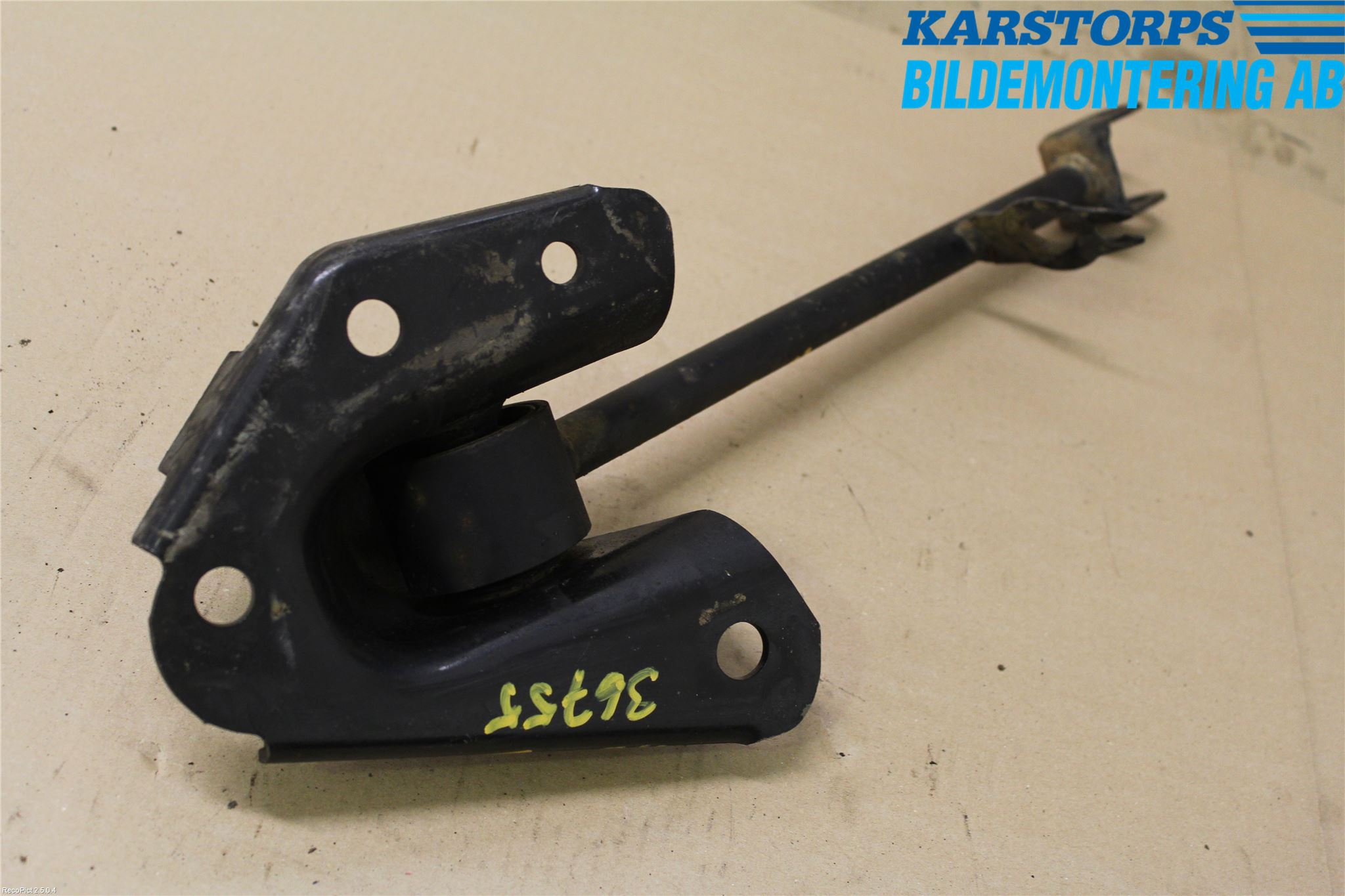 Dacia DUSTER 10-17 Bärarm Bak Höger