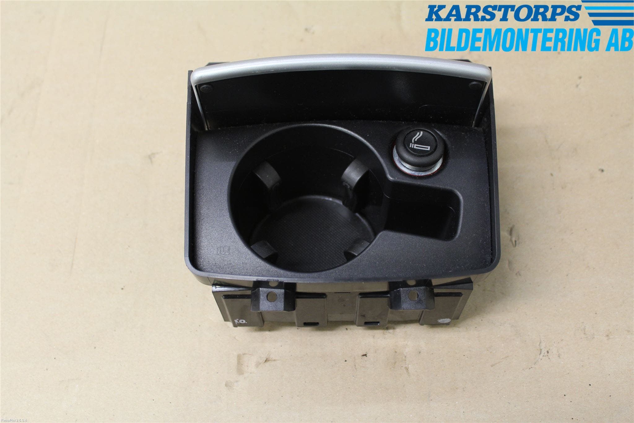 Audi A6/S6     05-11 Mugghållare