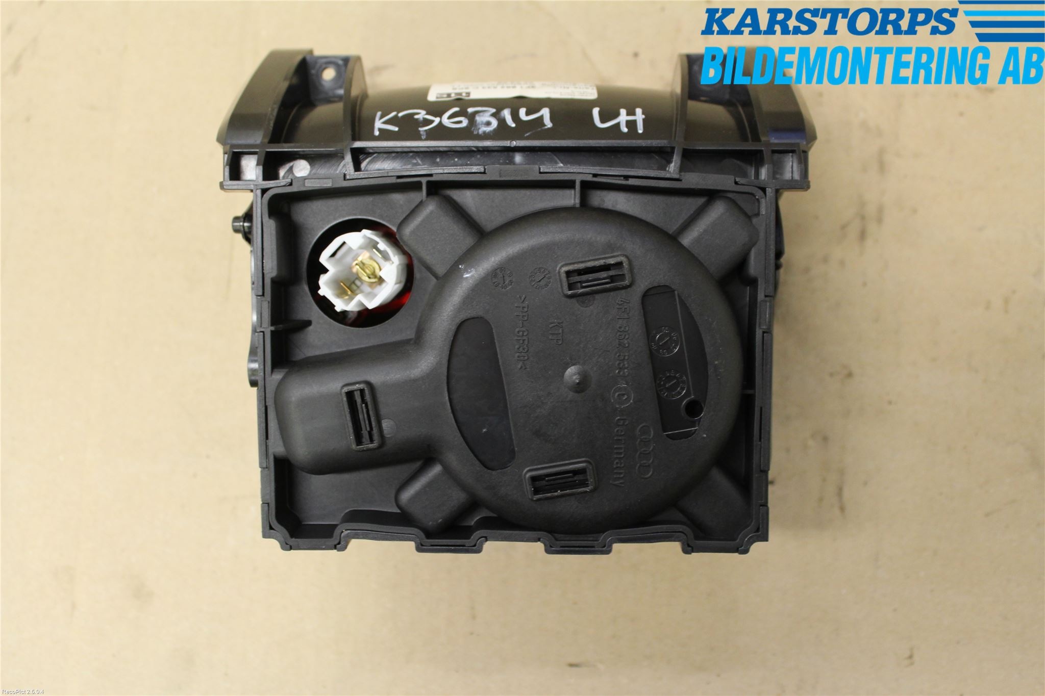 Audi A6/S6     05-11 Mugghållare