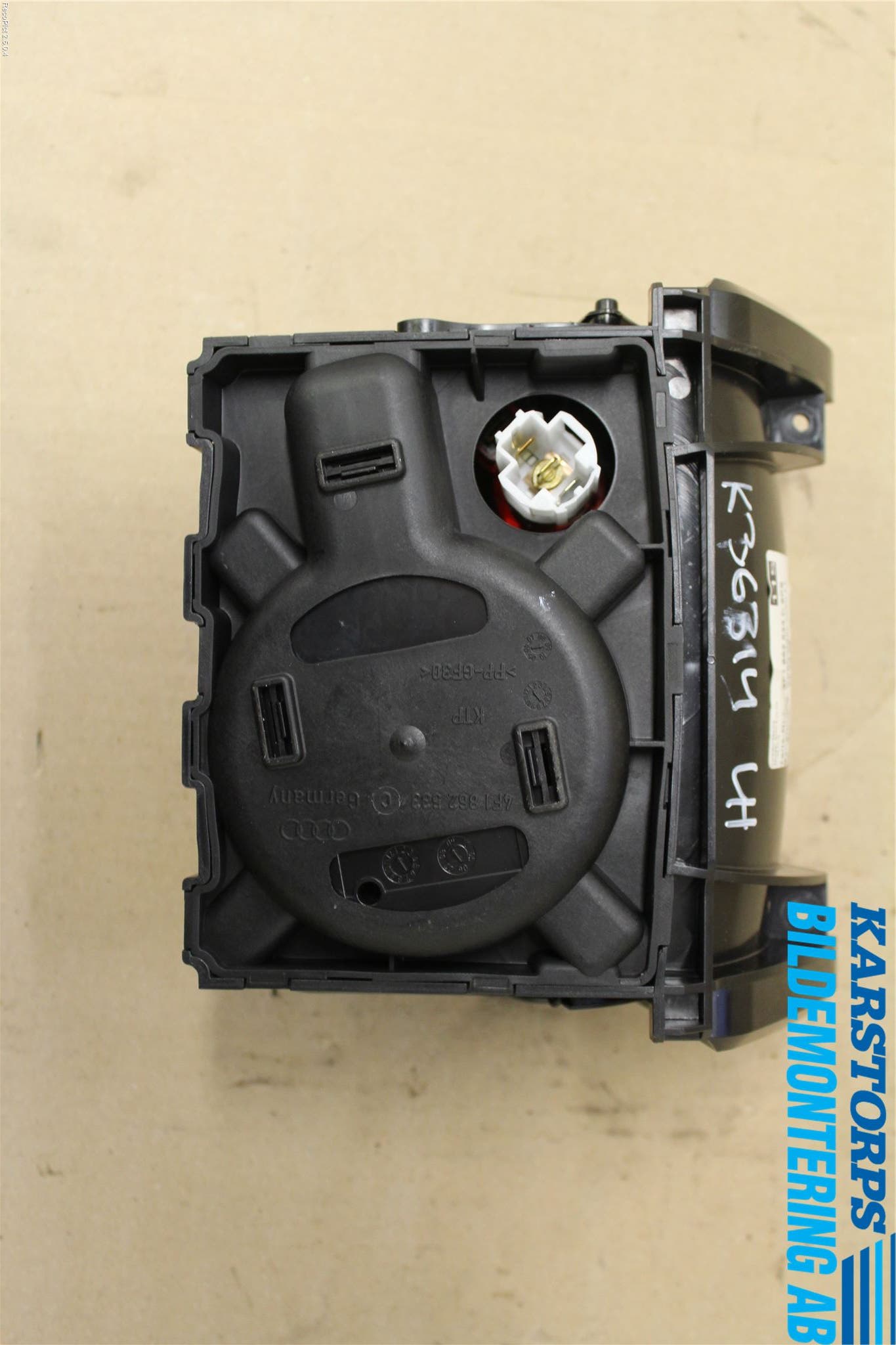 Audi A6/S6     05-11 Mugghållare