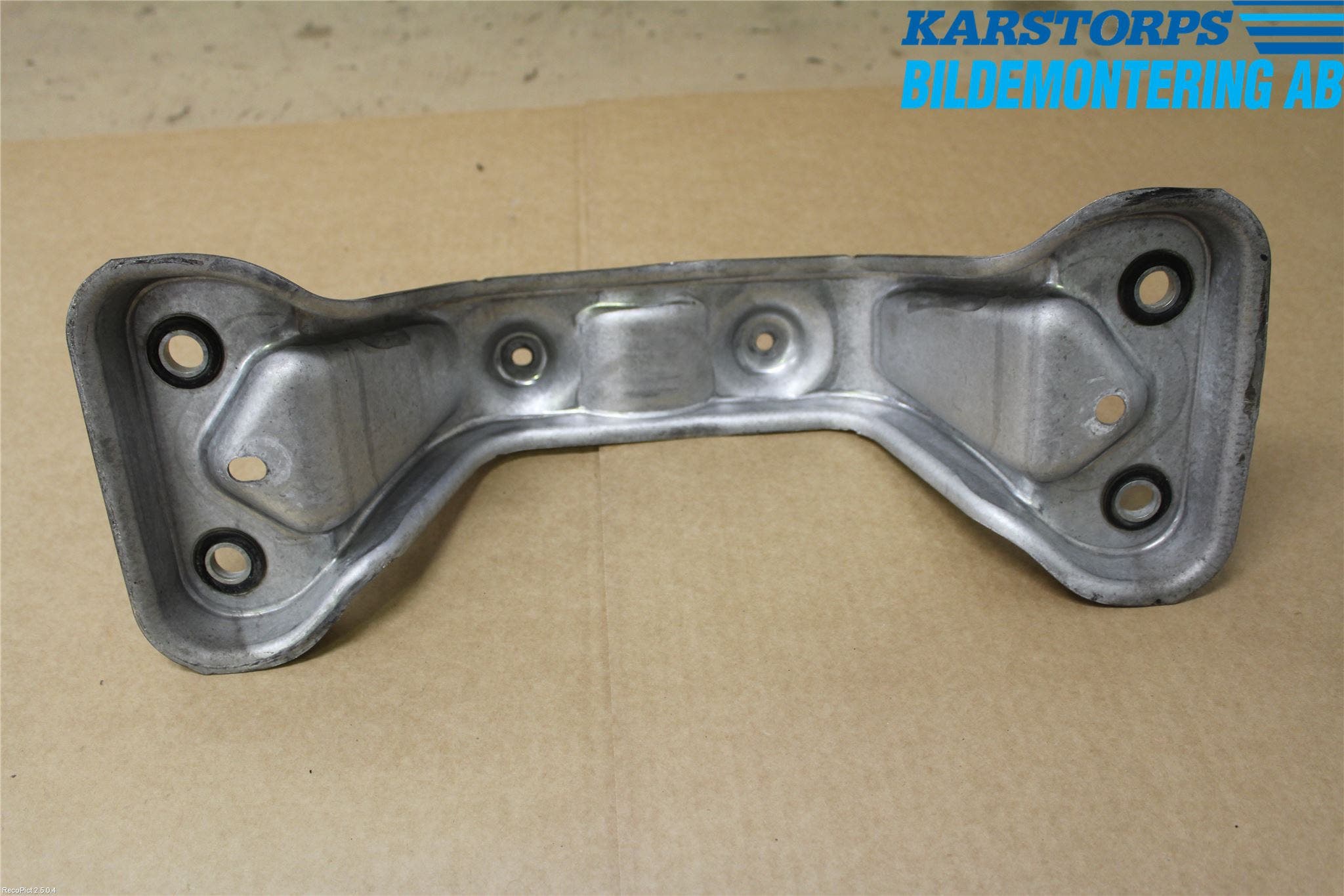 Volvo XC60 14-17 Mellanaxel Balk