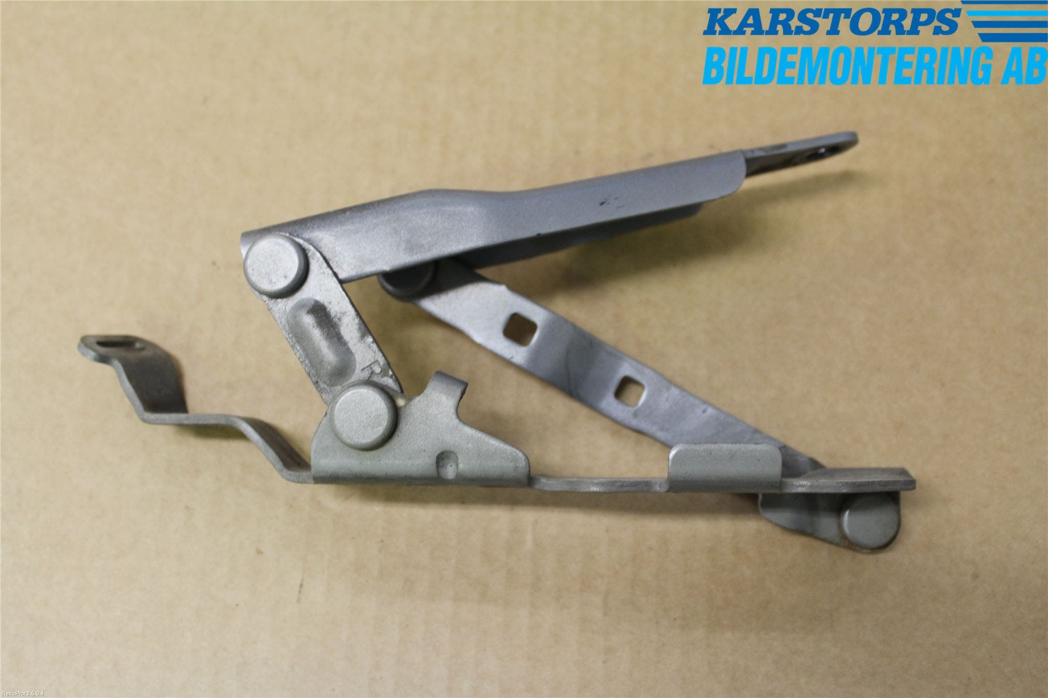 Subaru LEGACY 04-06 Huvgångjärn