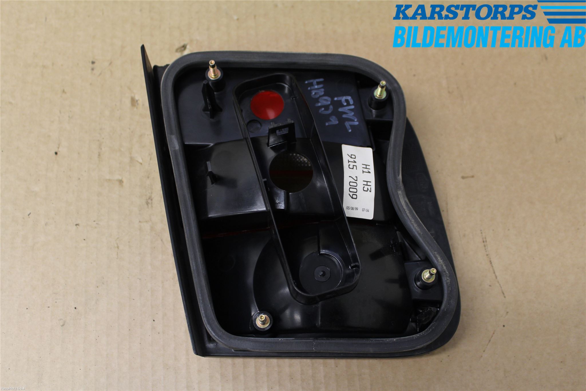 Volvo S70/V70/XC  97-00 Bakljus Lucka Hö