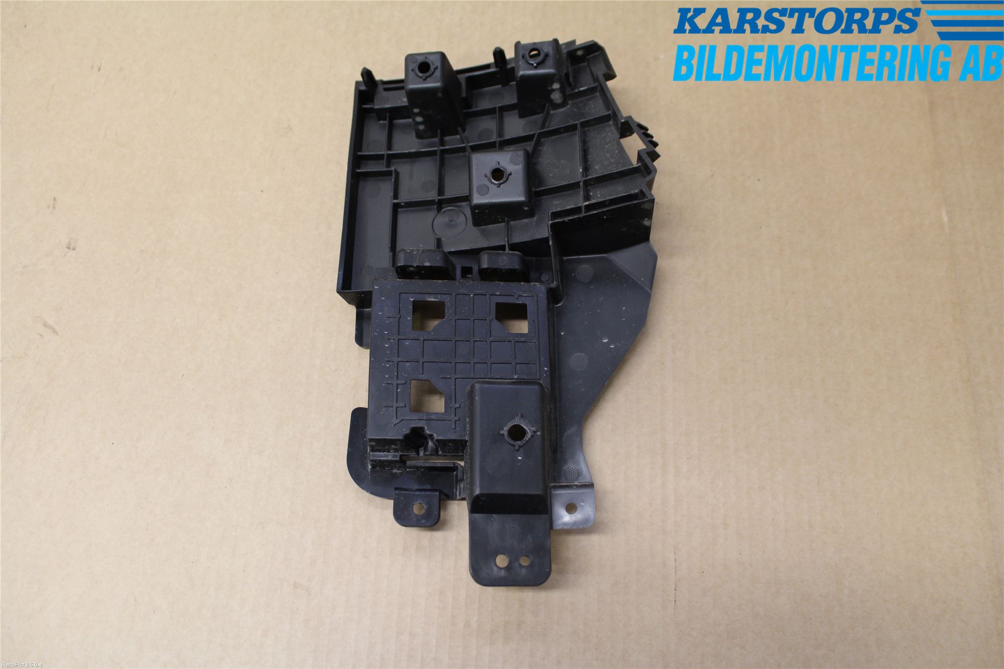 Volvo V60 14-18 Stötfångarfäste Bak Hö