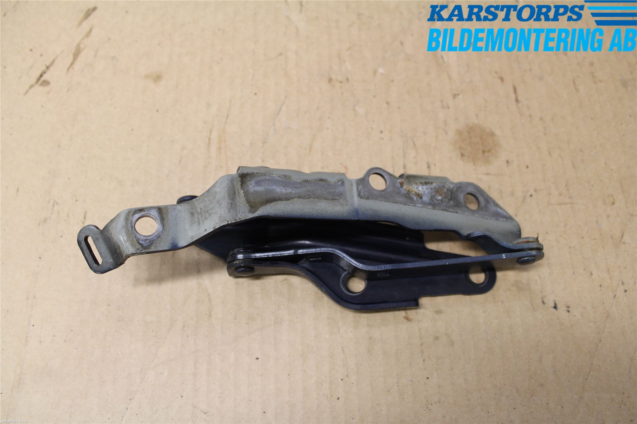 Subaru LEGACY    04-06 Huvgångjärn