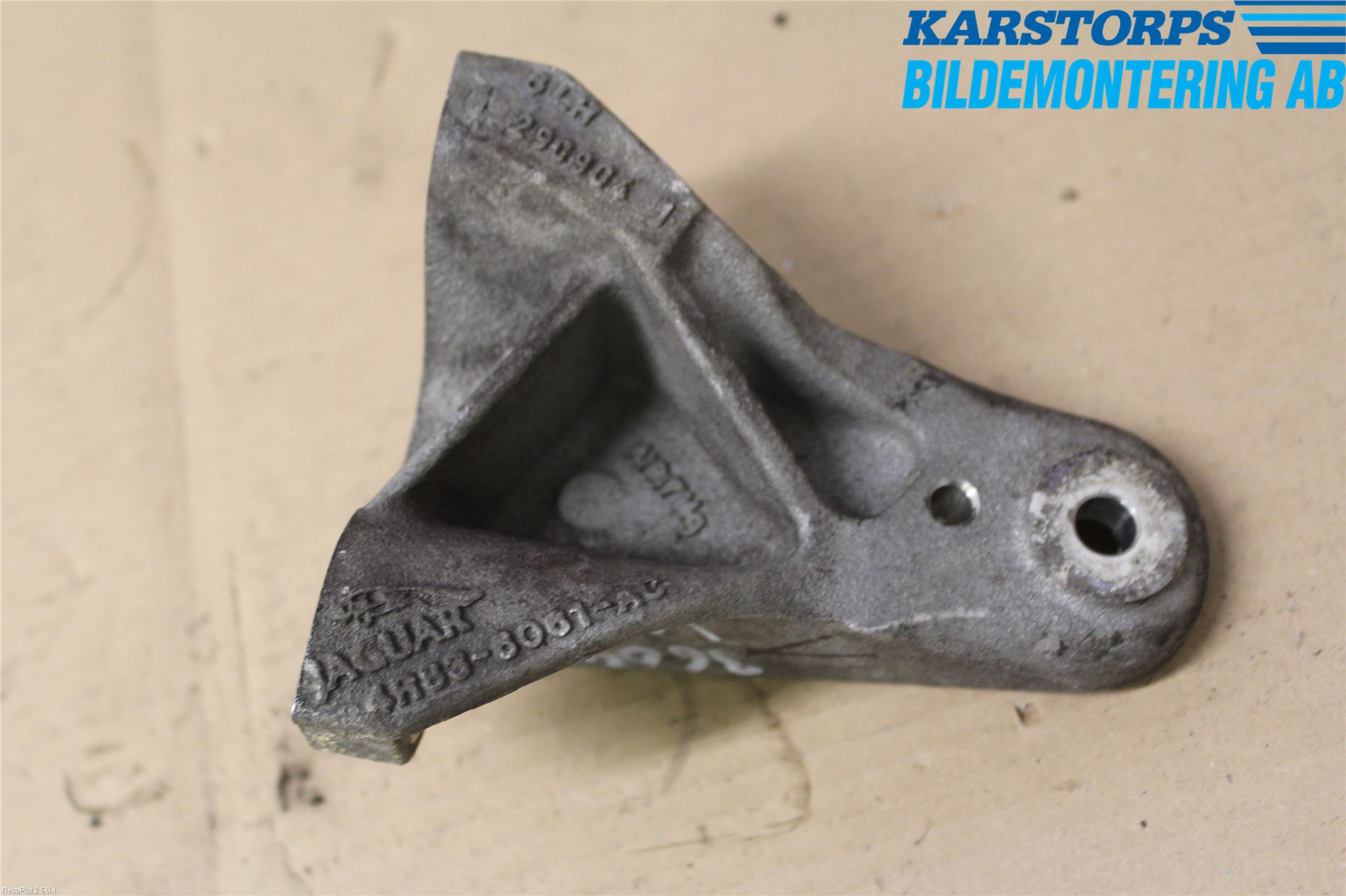 Jaguar S-TYPE Motorfäste