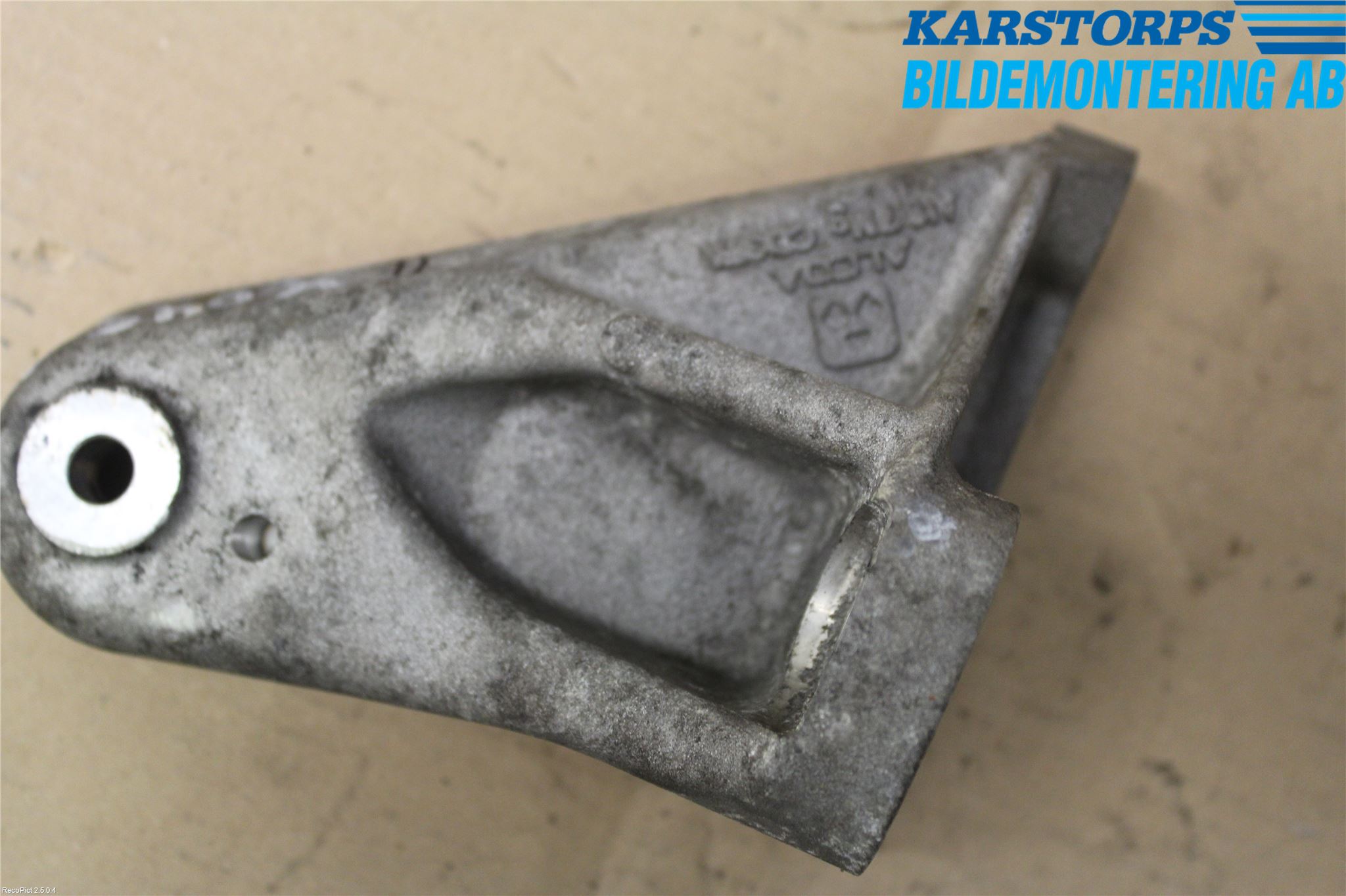 Jaguar S-TYPE Motorfäste