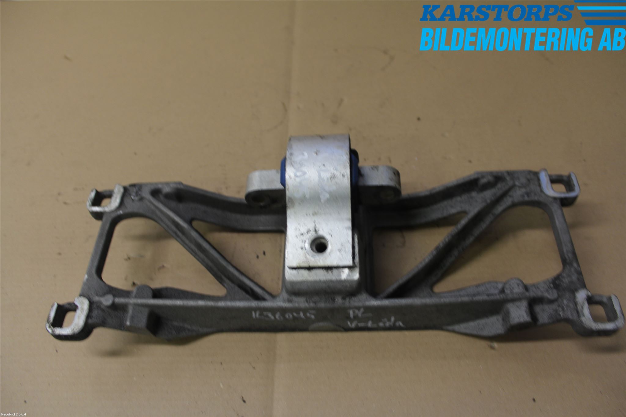 Jaguar S-TYPE Motorfäste