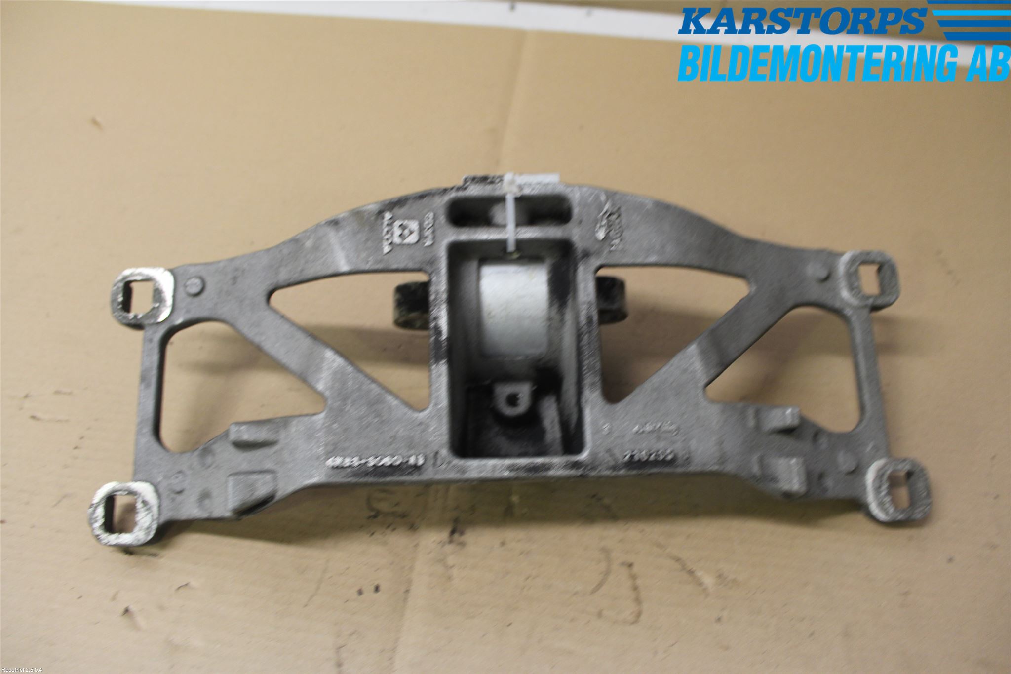 Jaguar S-TYPE Motorfäste