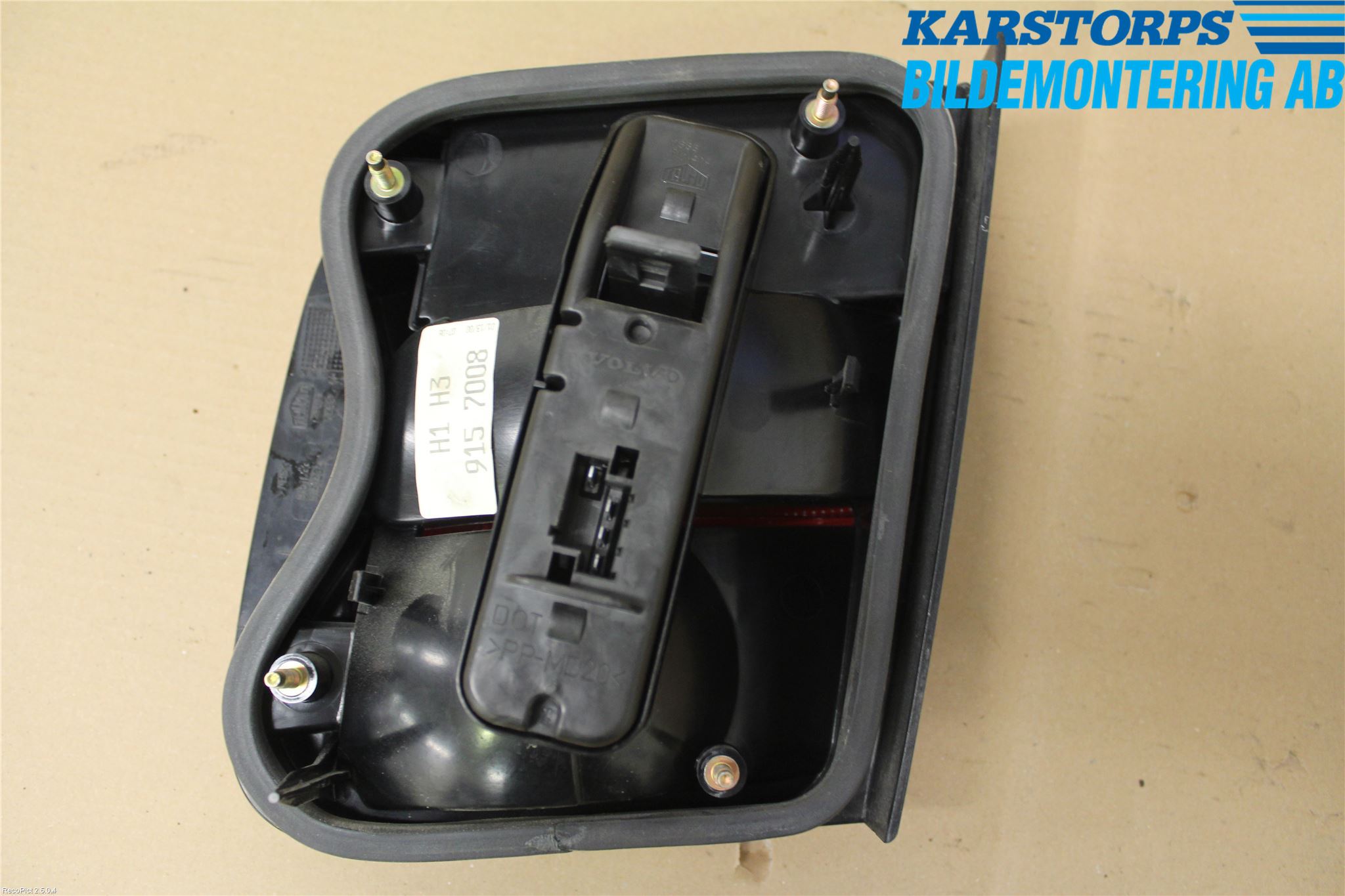 Volvo S70/V70/XC  97-00 Bakljus Lucka Vä