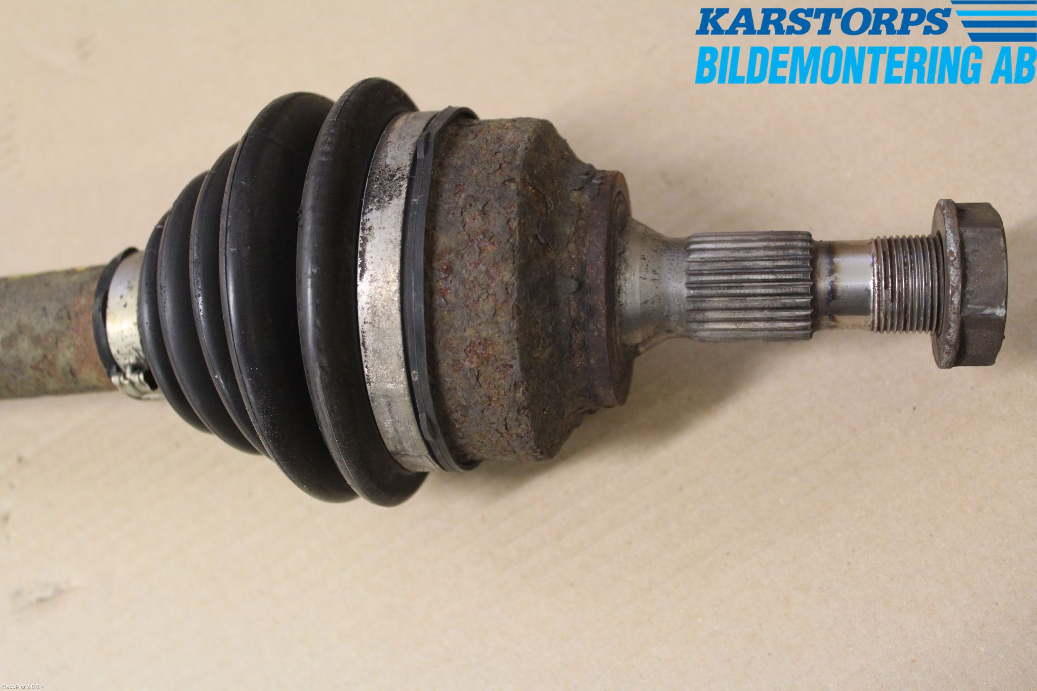 Citroen C5     05-08 Drivaxel Fram Höger