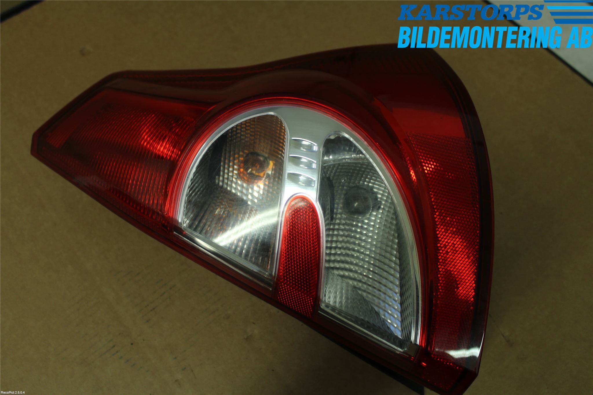 Dacia SANDERO 09-13 Bakljus Höger