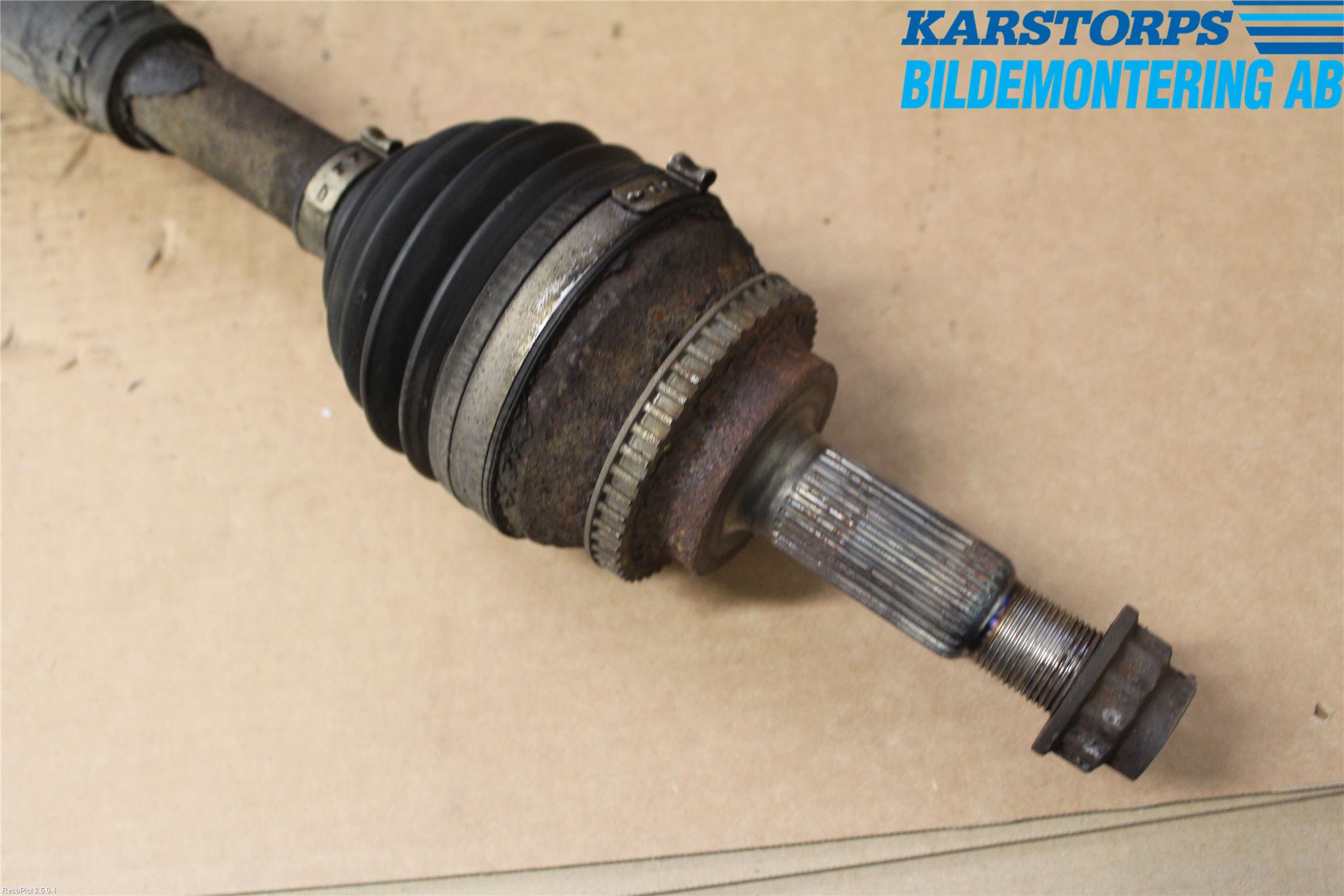 Toyota AVENSIS 03-06 Drivaxel Fram Höger