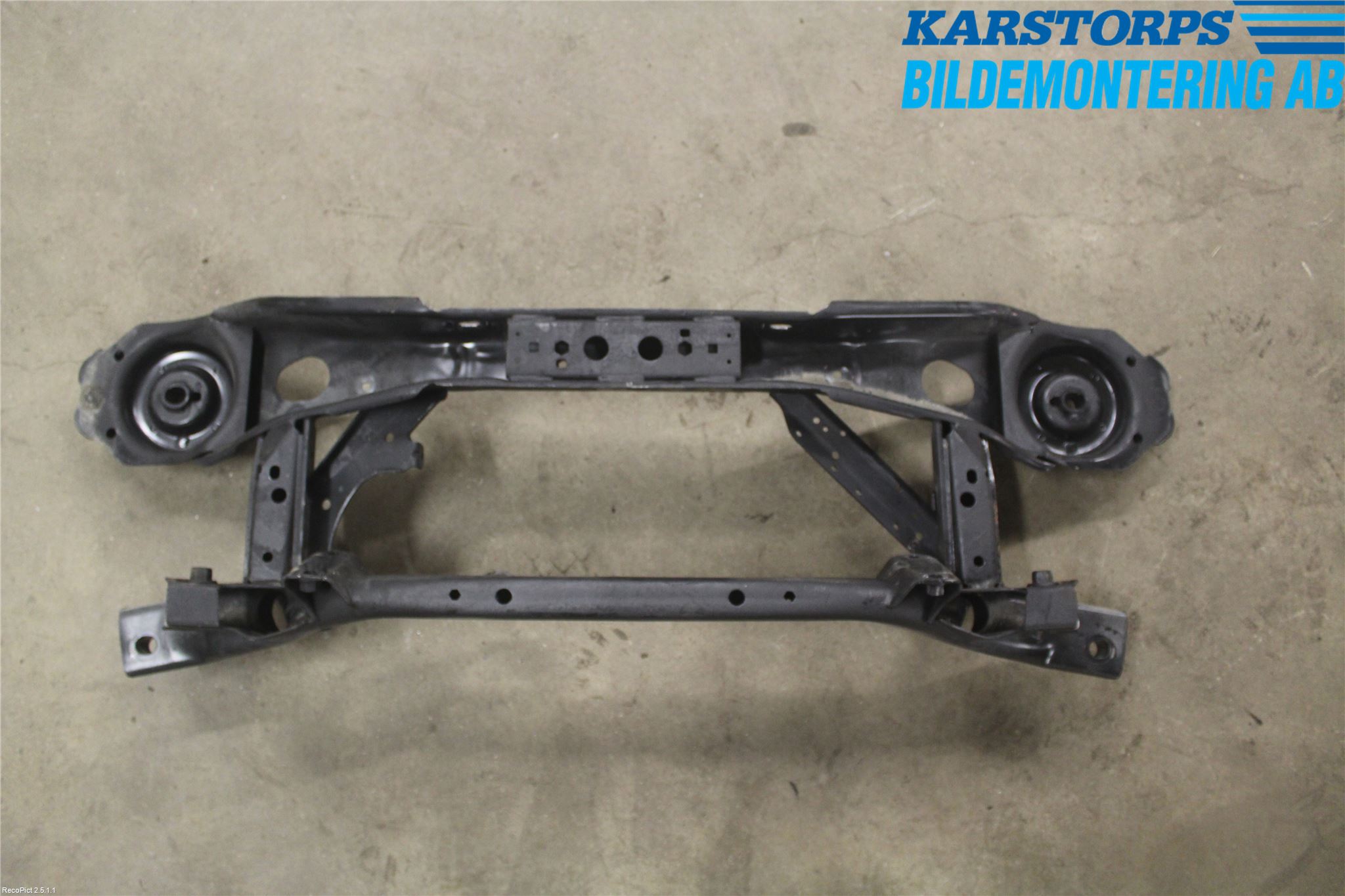 Volvo V40 12-19 Bakaxelbalk