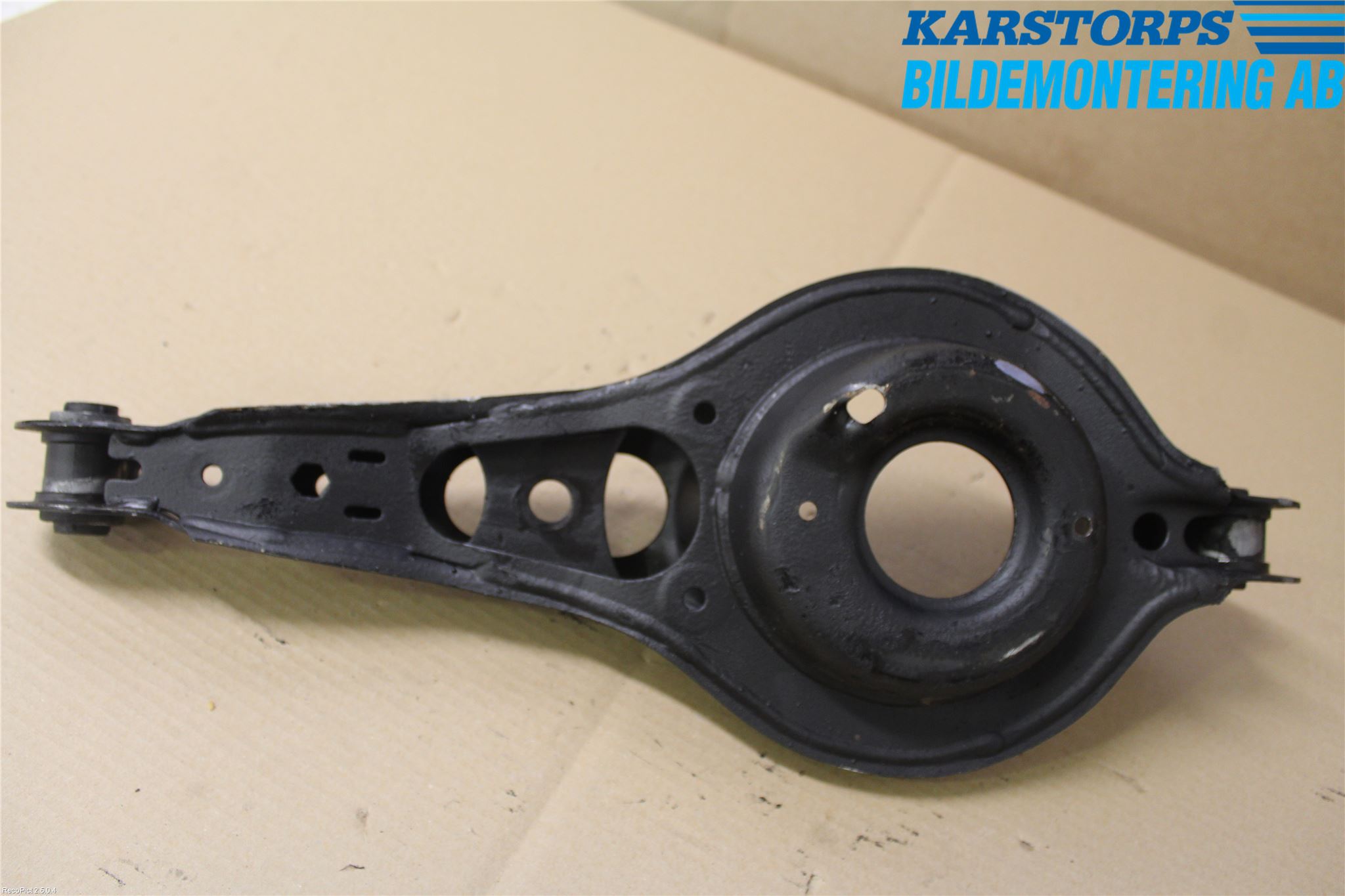 Volvo V40 12-19 Bärarm Bak Höger