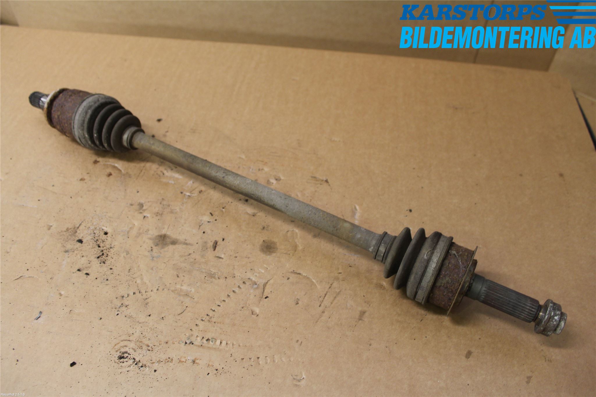 Subaru LEGACY    04-06 Drivaxel Bak Vänster