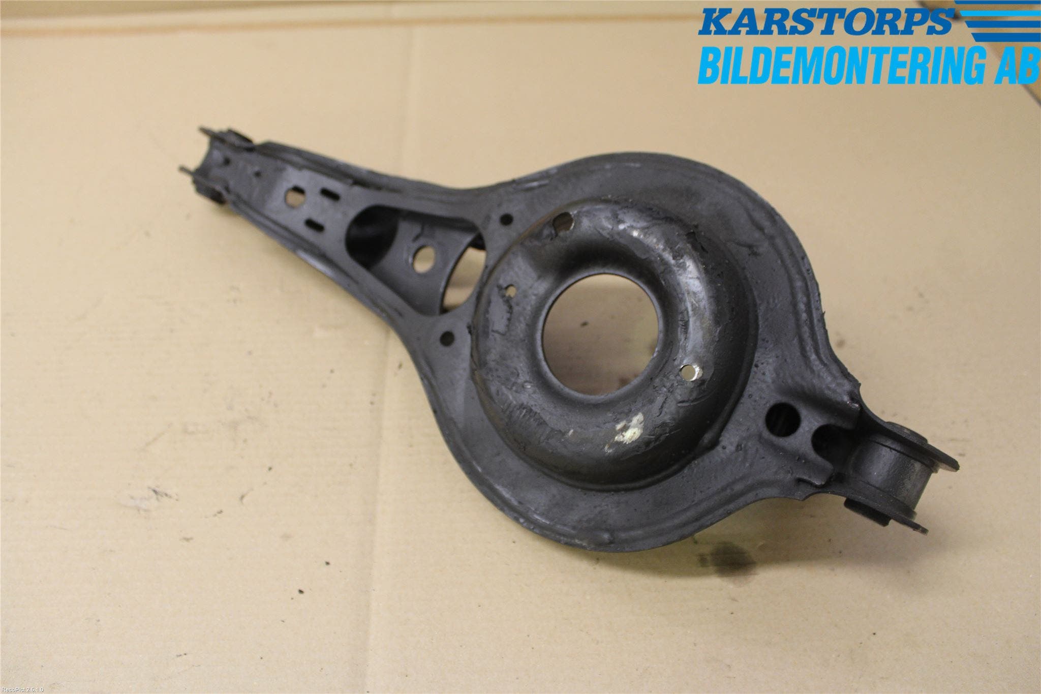 Volvo V40 12-19 Bärarm Bak Vänster