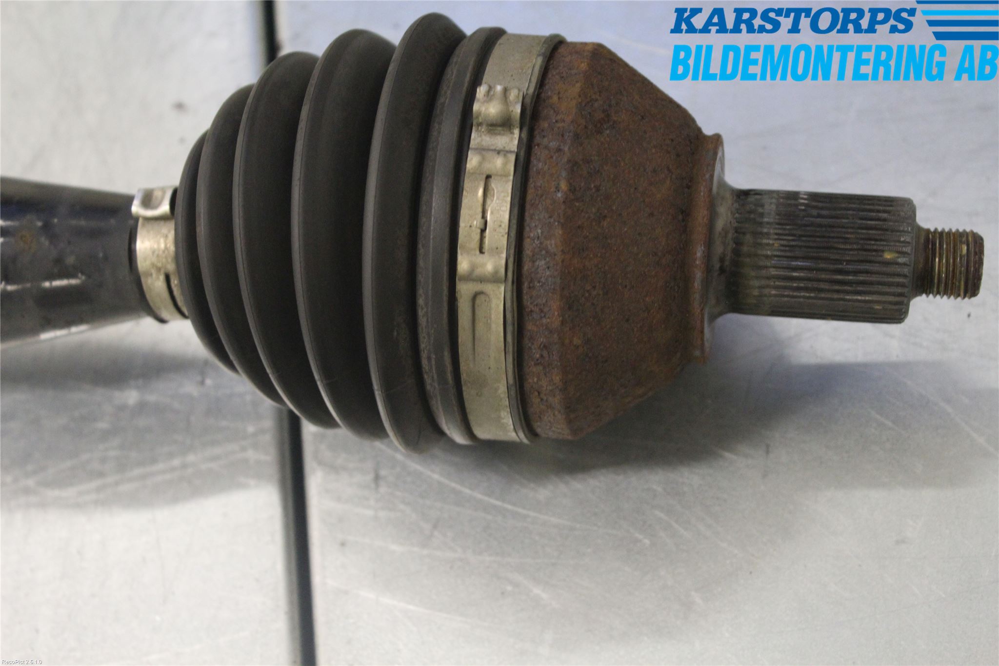 Volkswagen VW POLO 10-17 Drivaxel Fram Höger