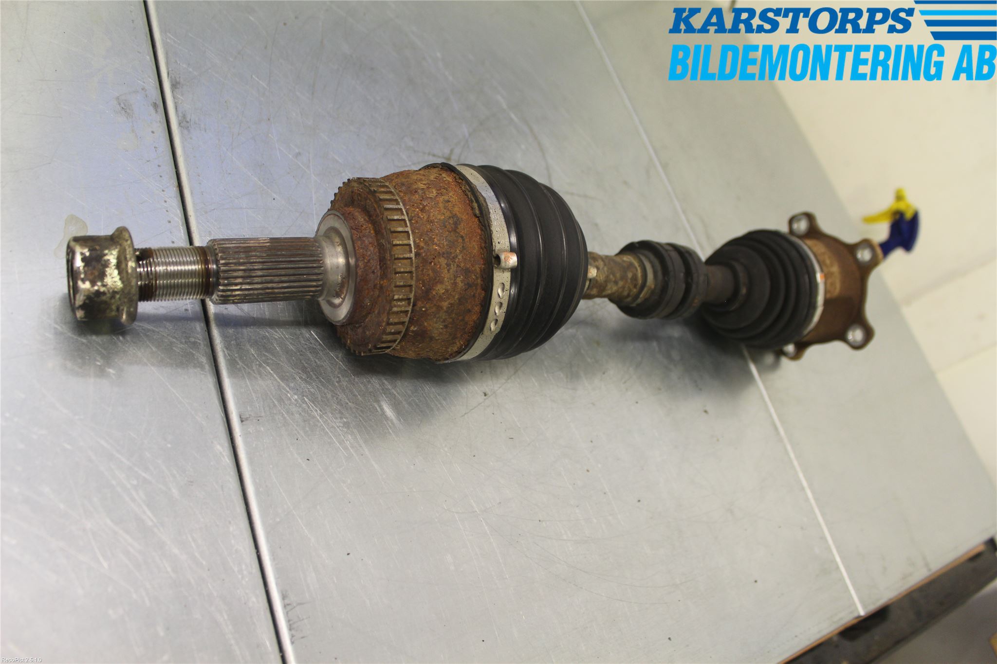 Nissan X-TRAIL     01-07 Drivaxel Fram Höger