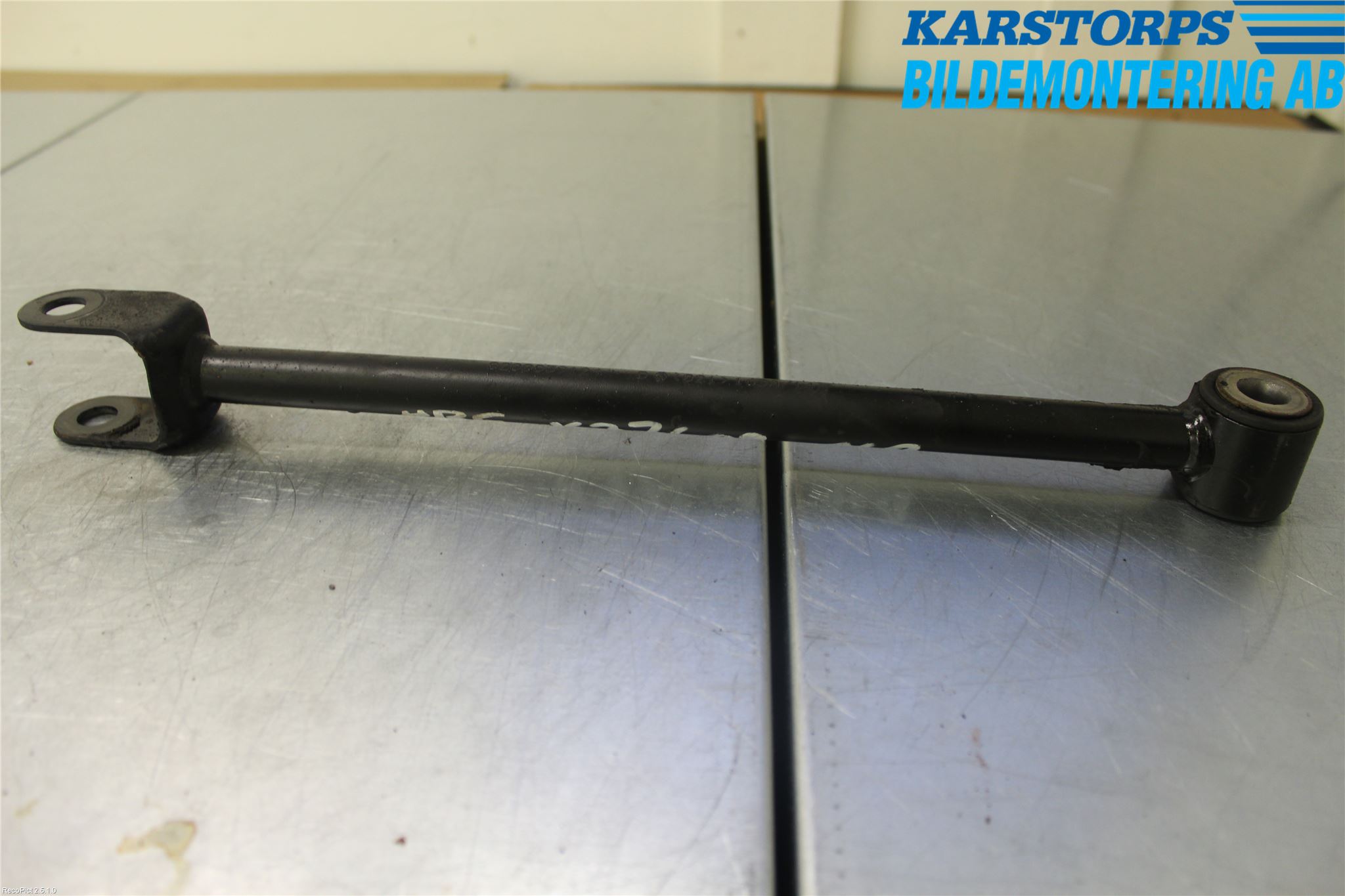 Dacia DUSTER 10-17 Bärarm Bak Höger