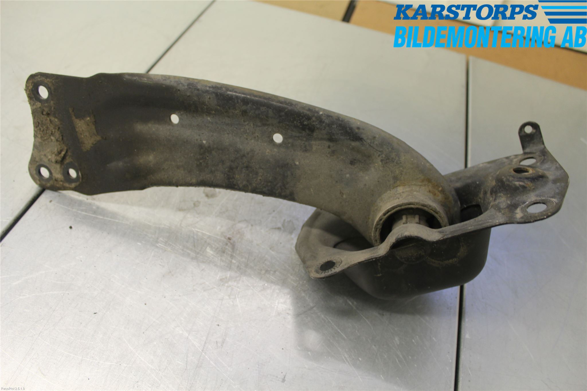 Volkswagen VW PASSAT 11-14 Bärarm Bak Vänster