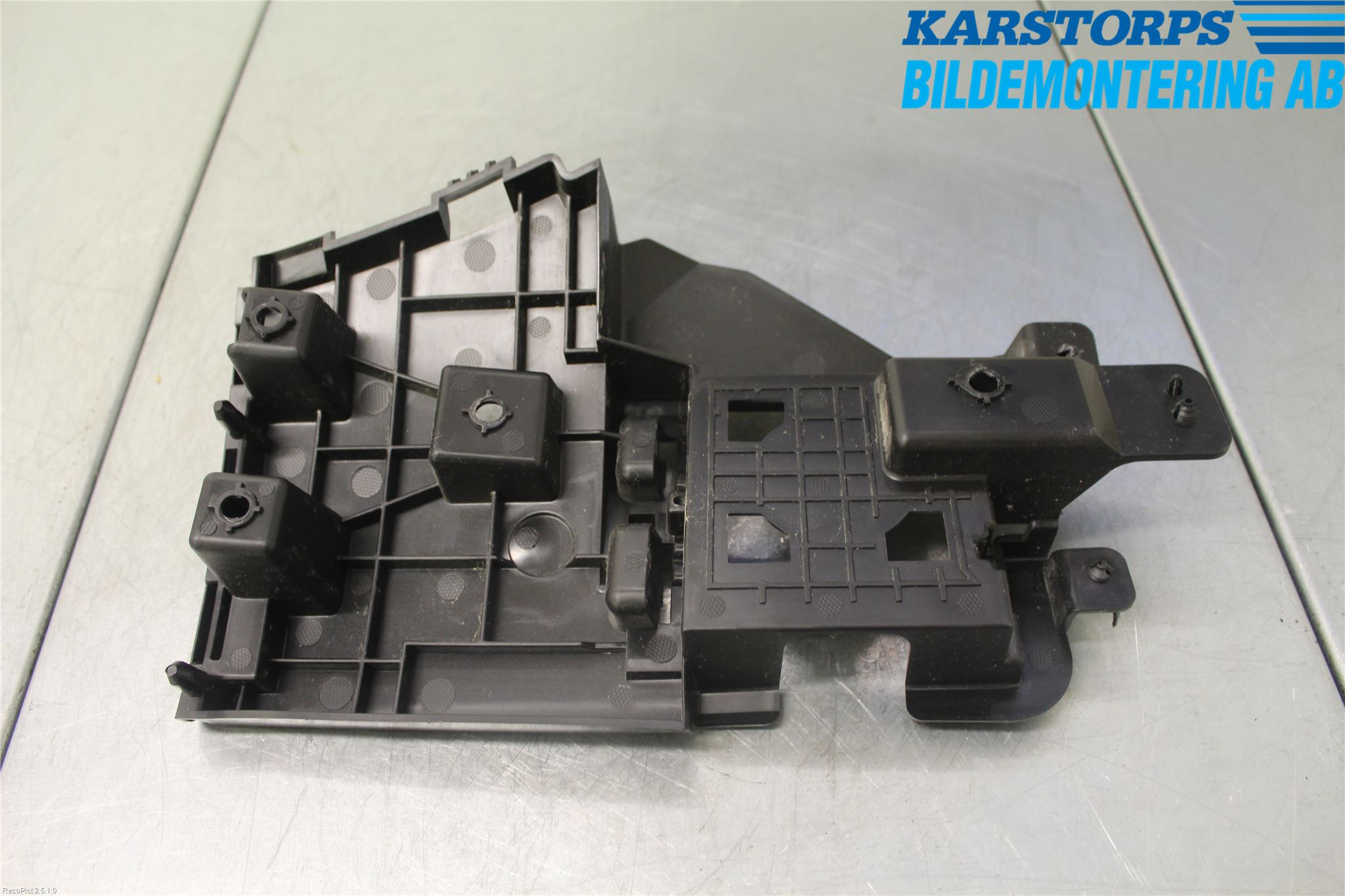 Volvo V60 14-18 Stötfångarfäste Bak Hö