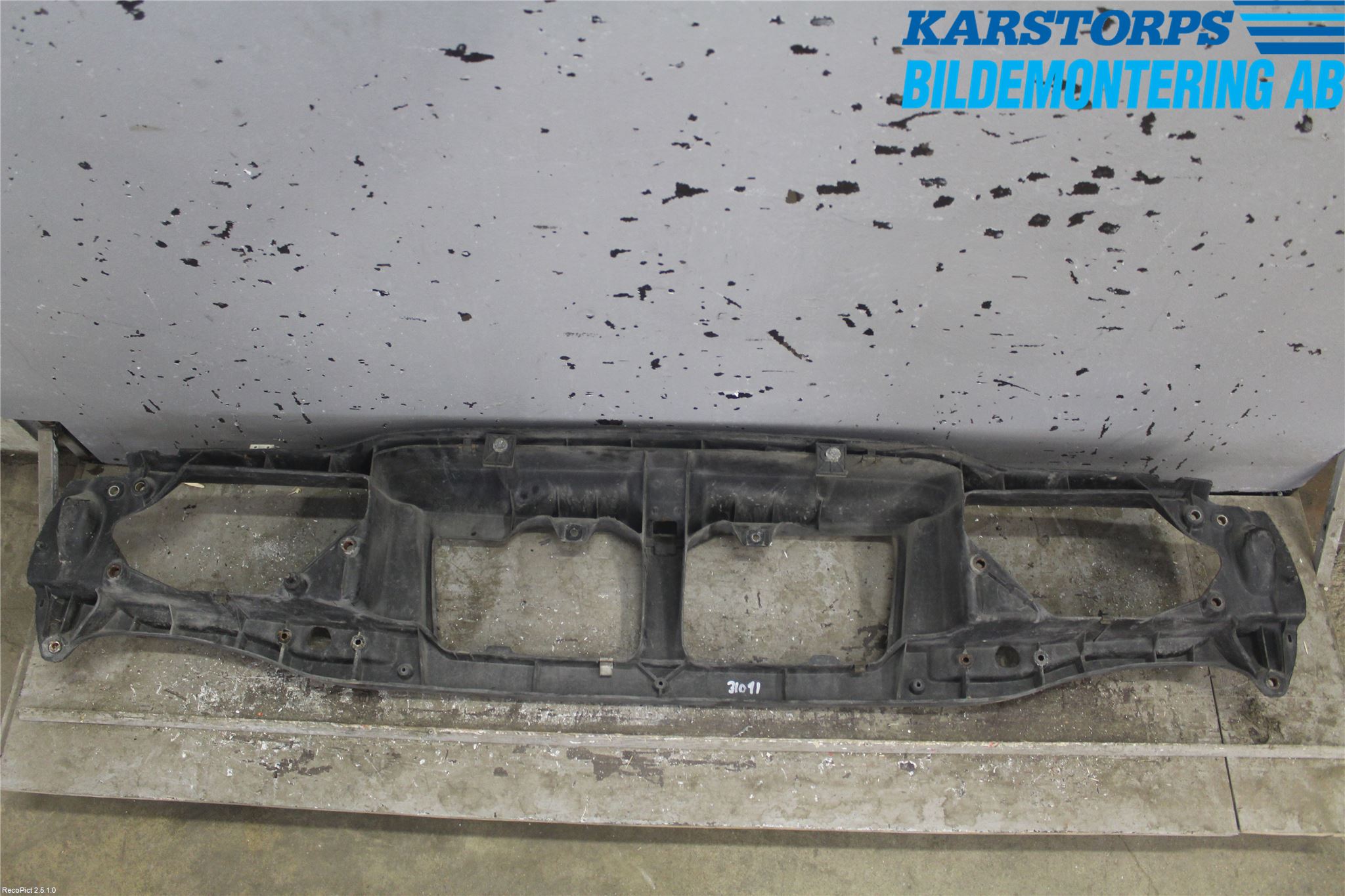 Volvo 850 91-97 Front Huvlåsplåt-Balk