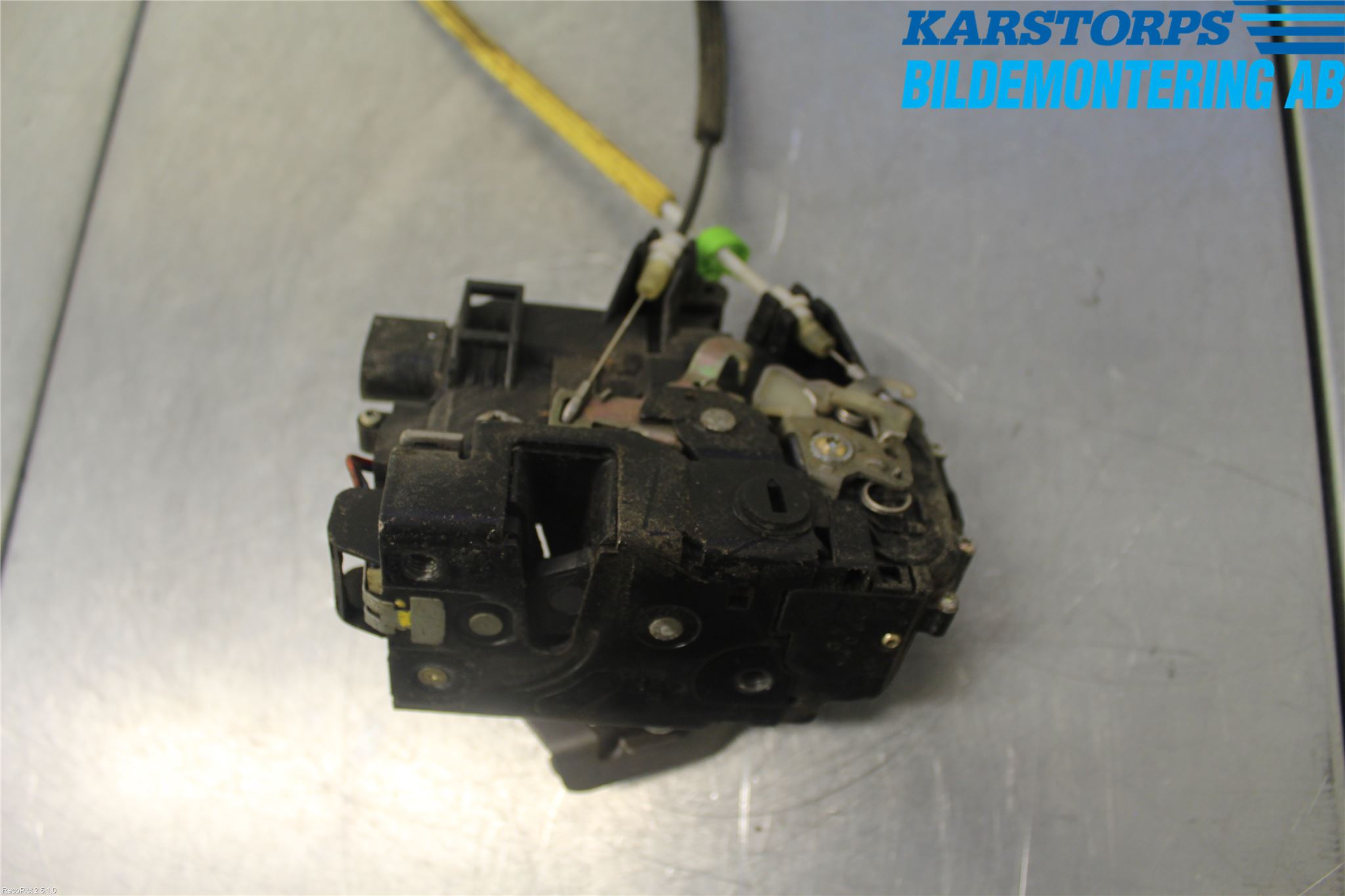 Audi A6/S6     97-05 Låskista-Dörrlås