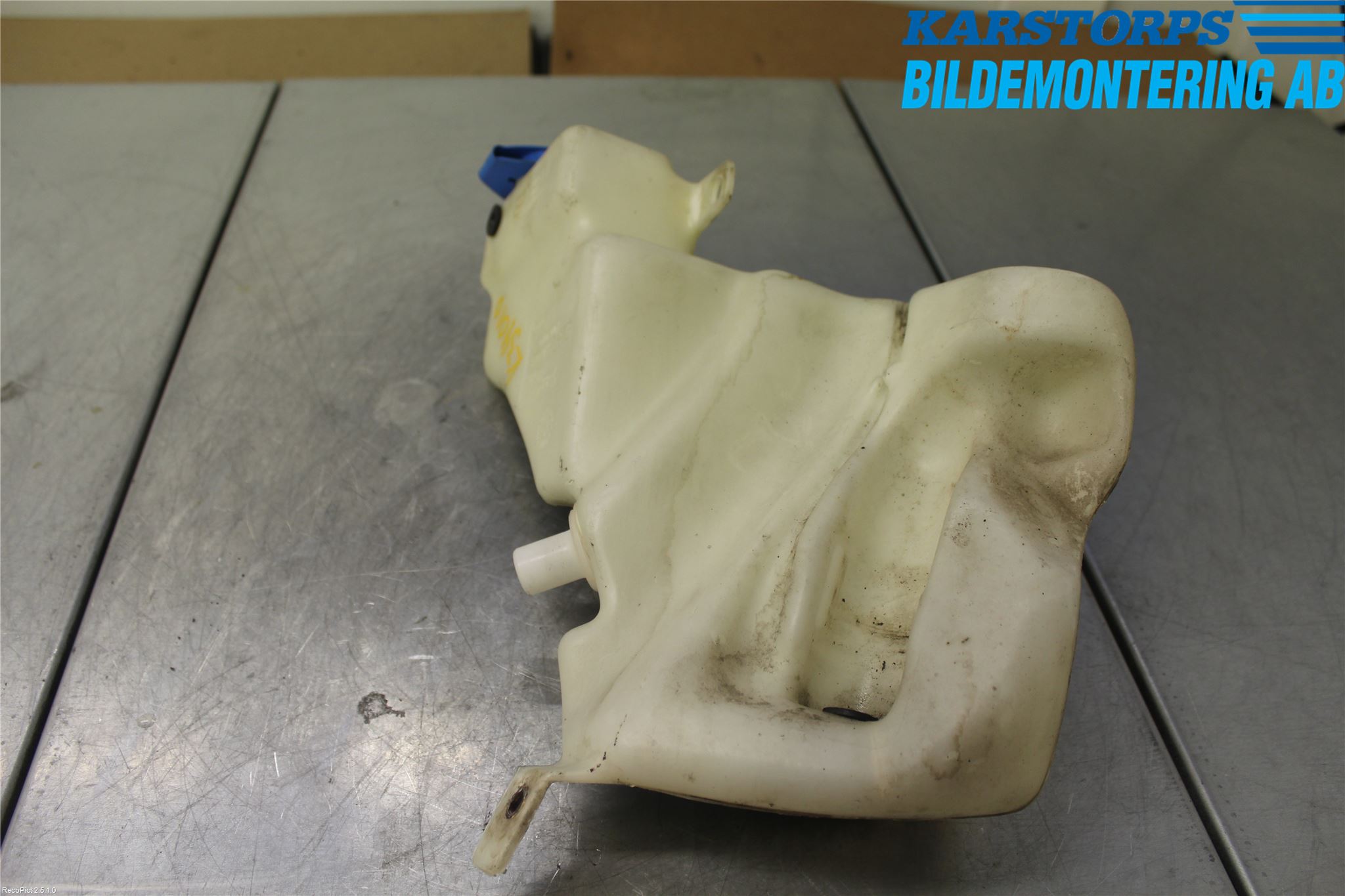 Audi A4/S4 94-99 Spolartank Vindruta-Strål