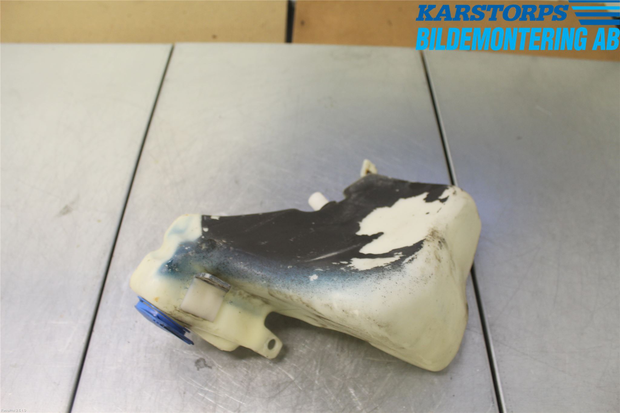 Audi A4/S4 94-99 Spolartank Vindruta-Strål