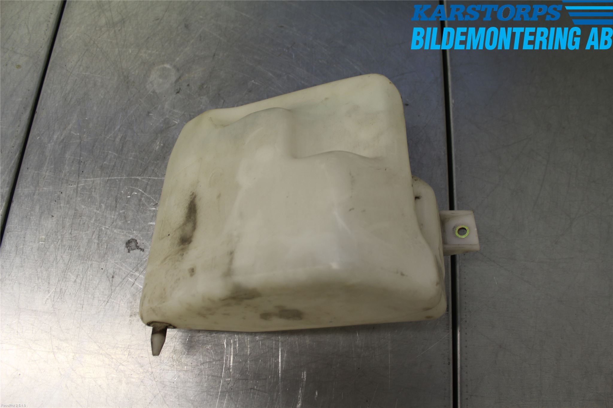 Audi A4/S4 94-99 Spolartank Vindruta-Strål