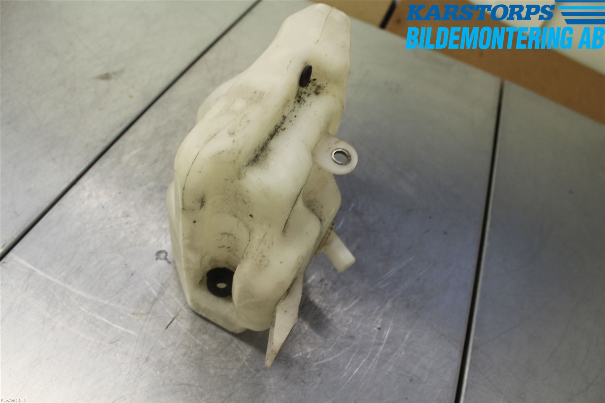 Audi A4/S4 94-99 Spolartank Vindruta-Strål