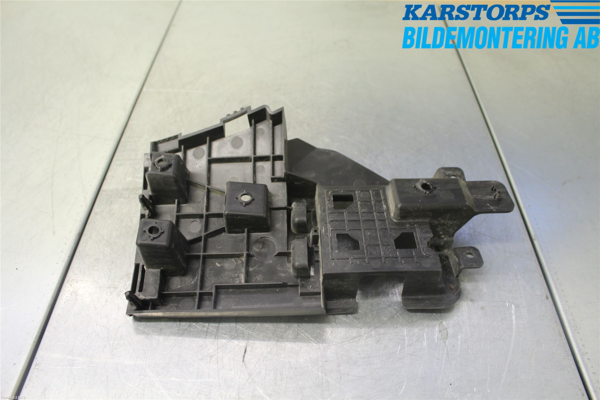 Volvo V60 14-18 Stötfångarfäste Bak Hö