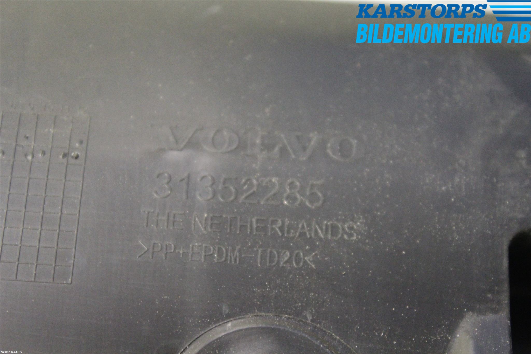 Volvo V60 14-18 Stötfångarfäste Bak Hö