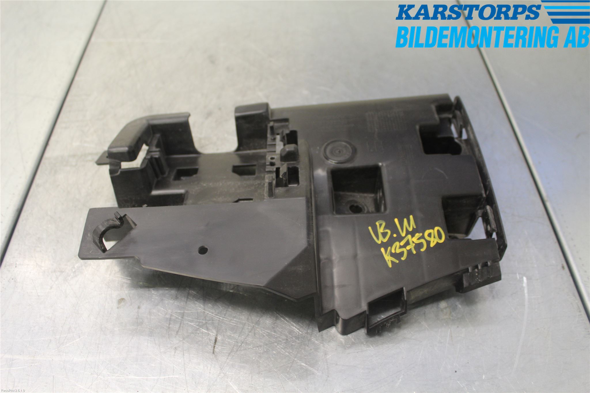 Volvo V60 14-18 Stötfångarfäste Bak Vä