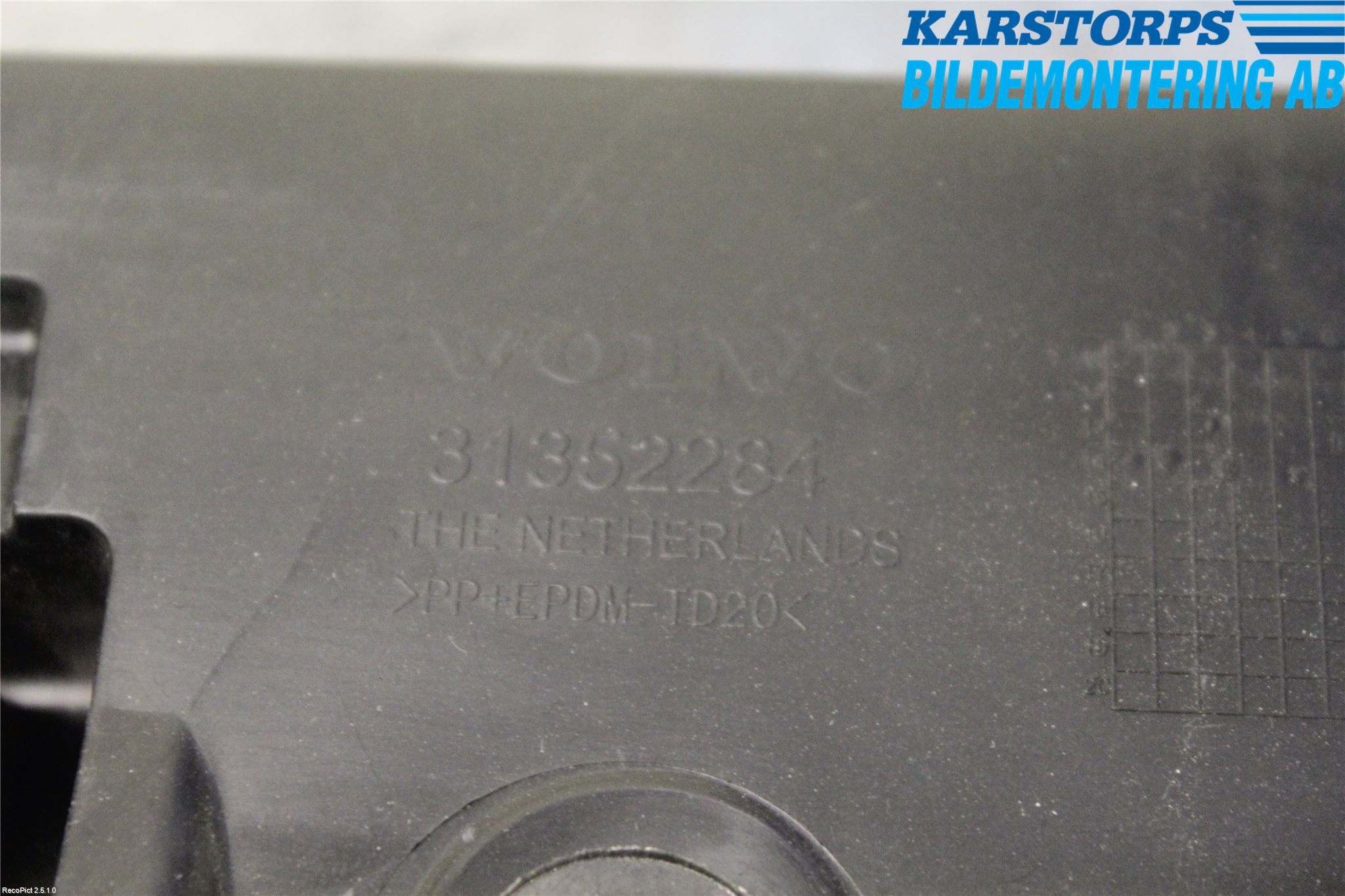 Volvo V60 14-18 Stötfångarfäste Bak Vä