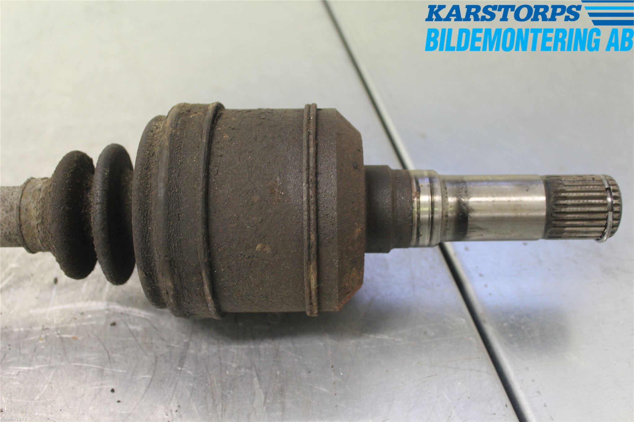 Saab 9-5 -05 Drivaxel Fram Vänster