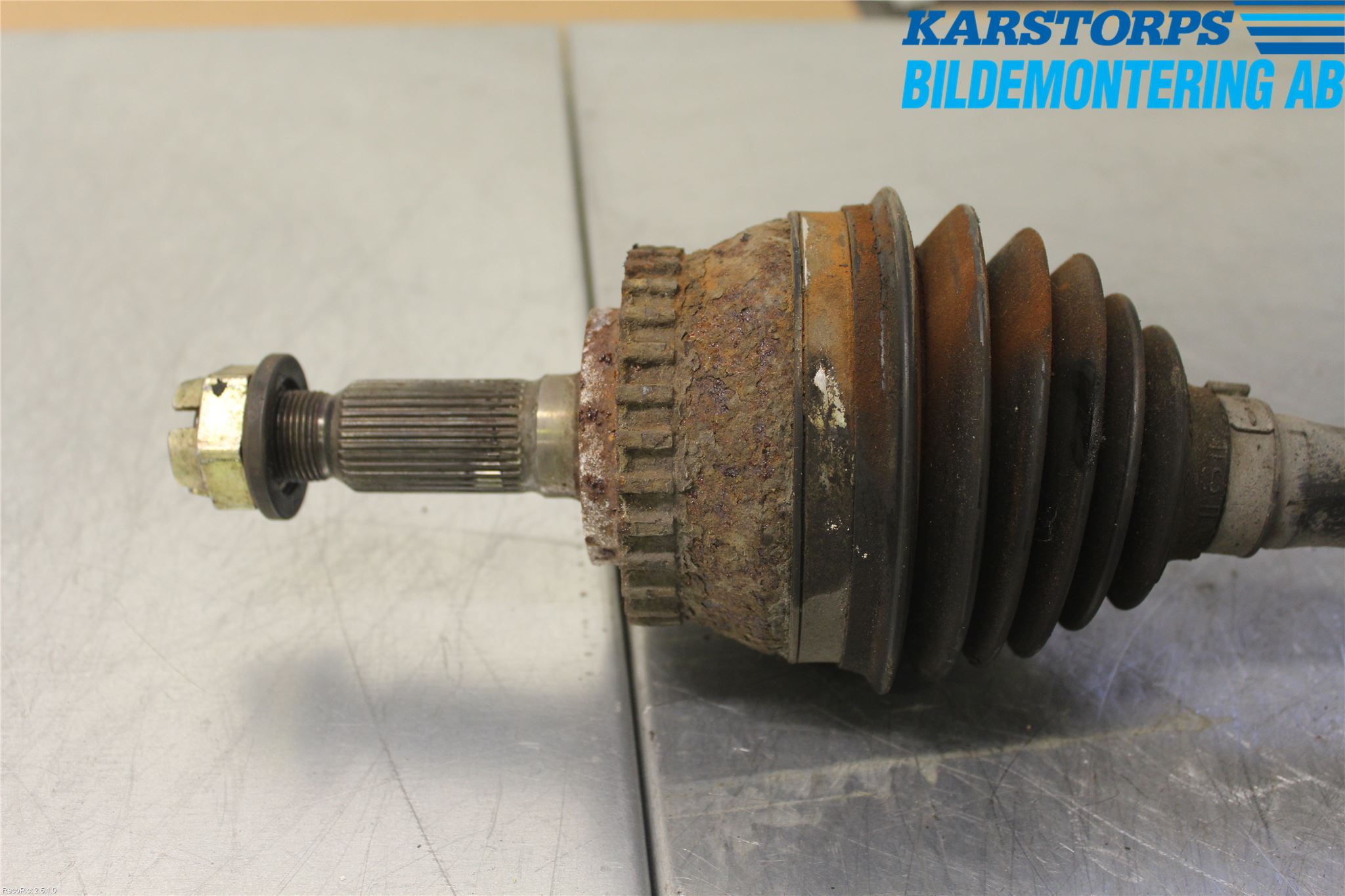 Saab 9-5 -05 Drivaxel Fram Vänster