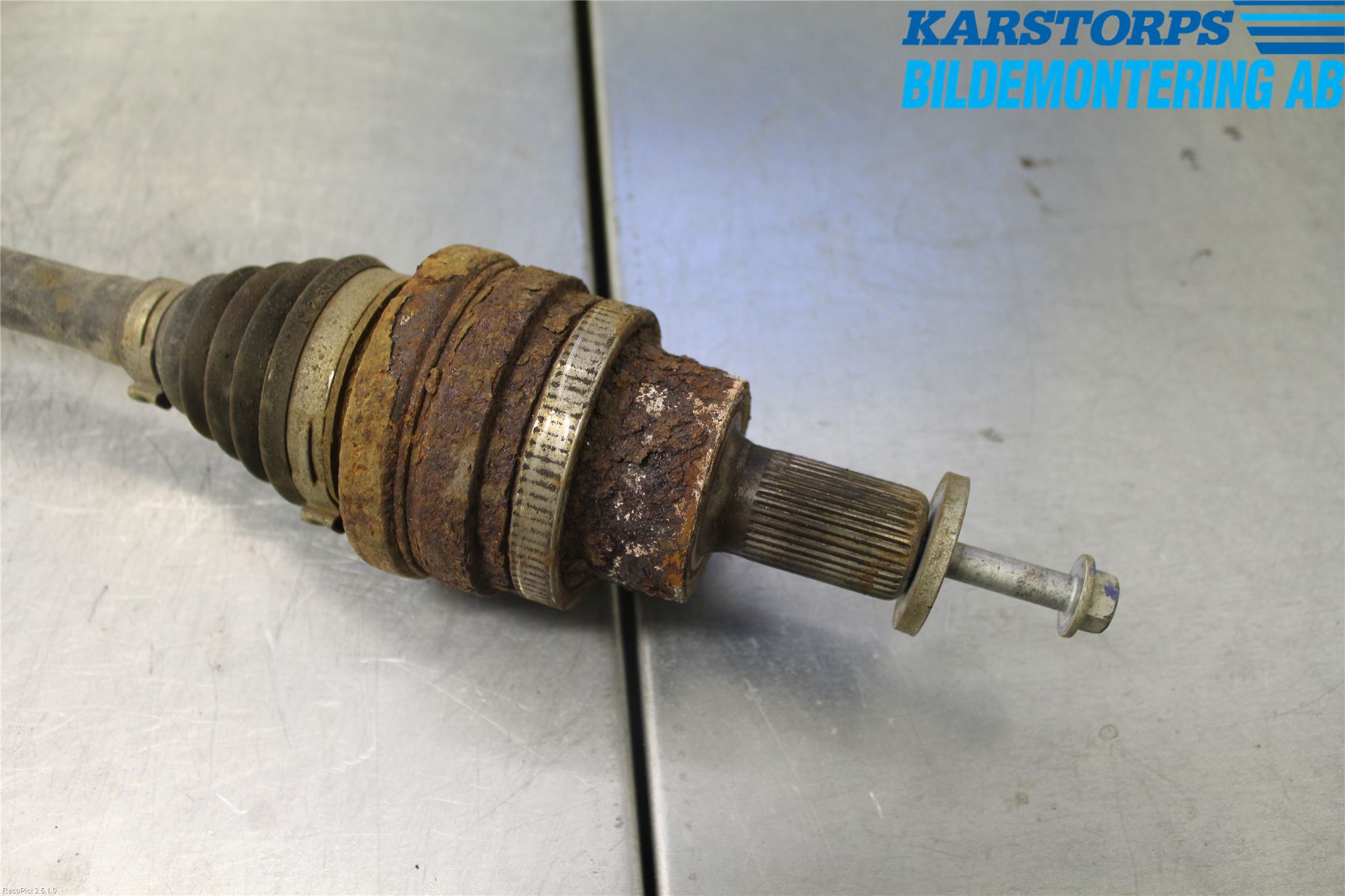 Ford KUGA 08-12 Drivaxel Bak Vänster