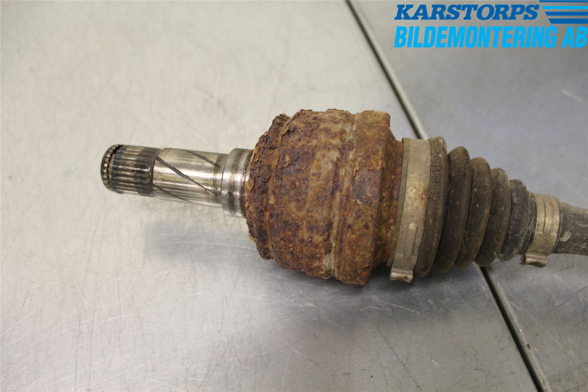 Ford KUGA 08-12 Drivaxel Bak Vänster