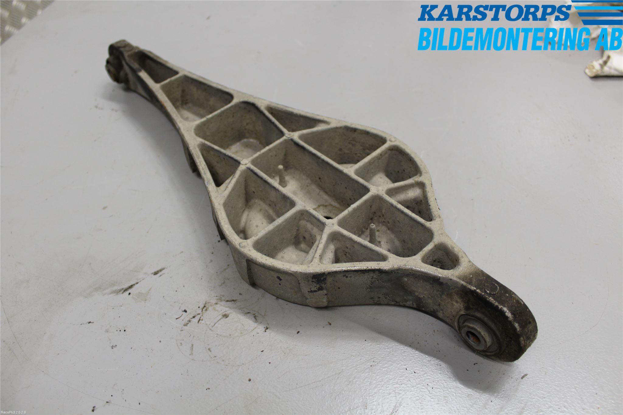 Volvo XC70 08-13 Bärarm Bak Vänster