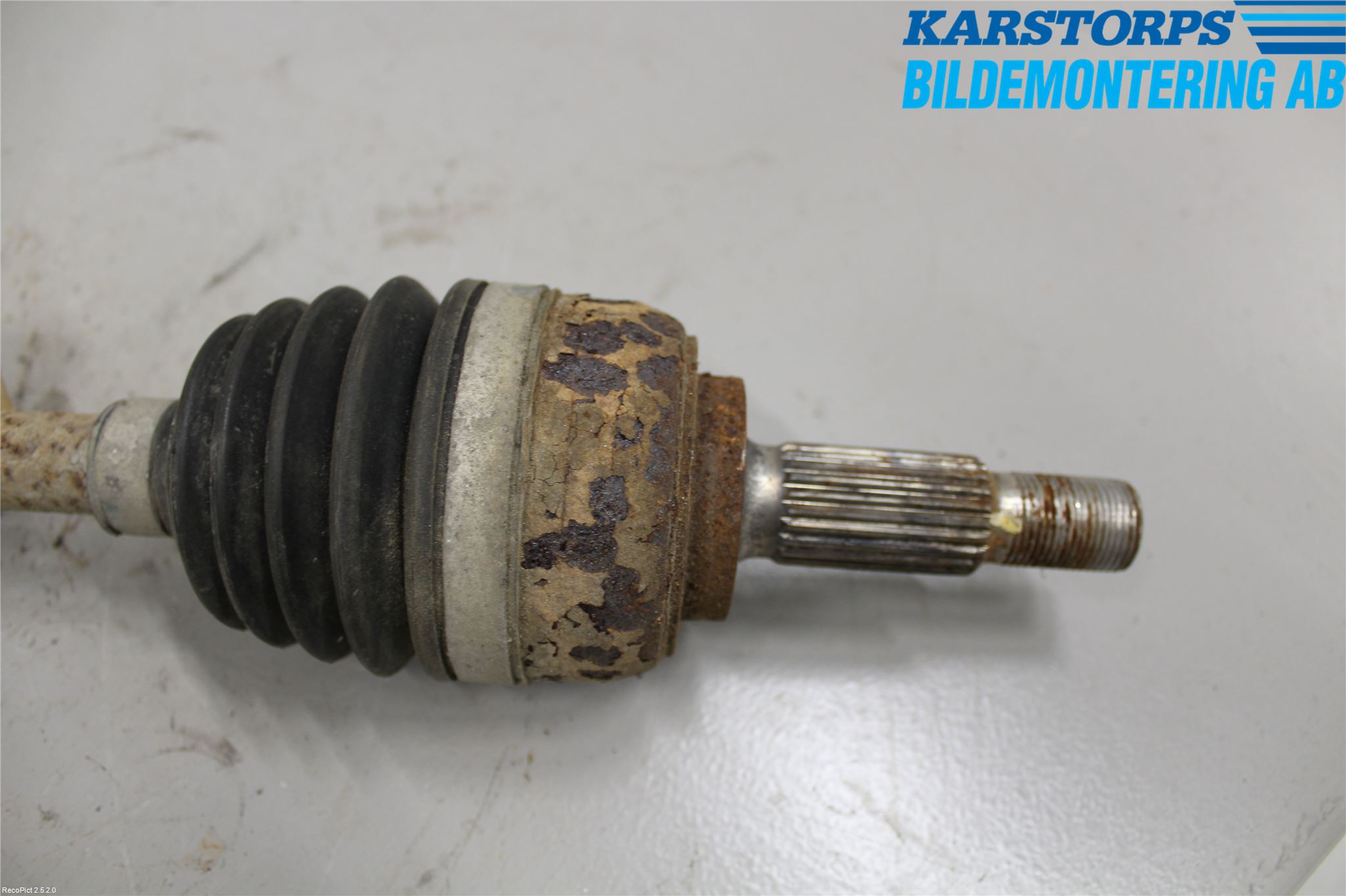Renault CLIO III  09-12 Drivaxel Fram Höger