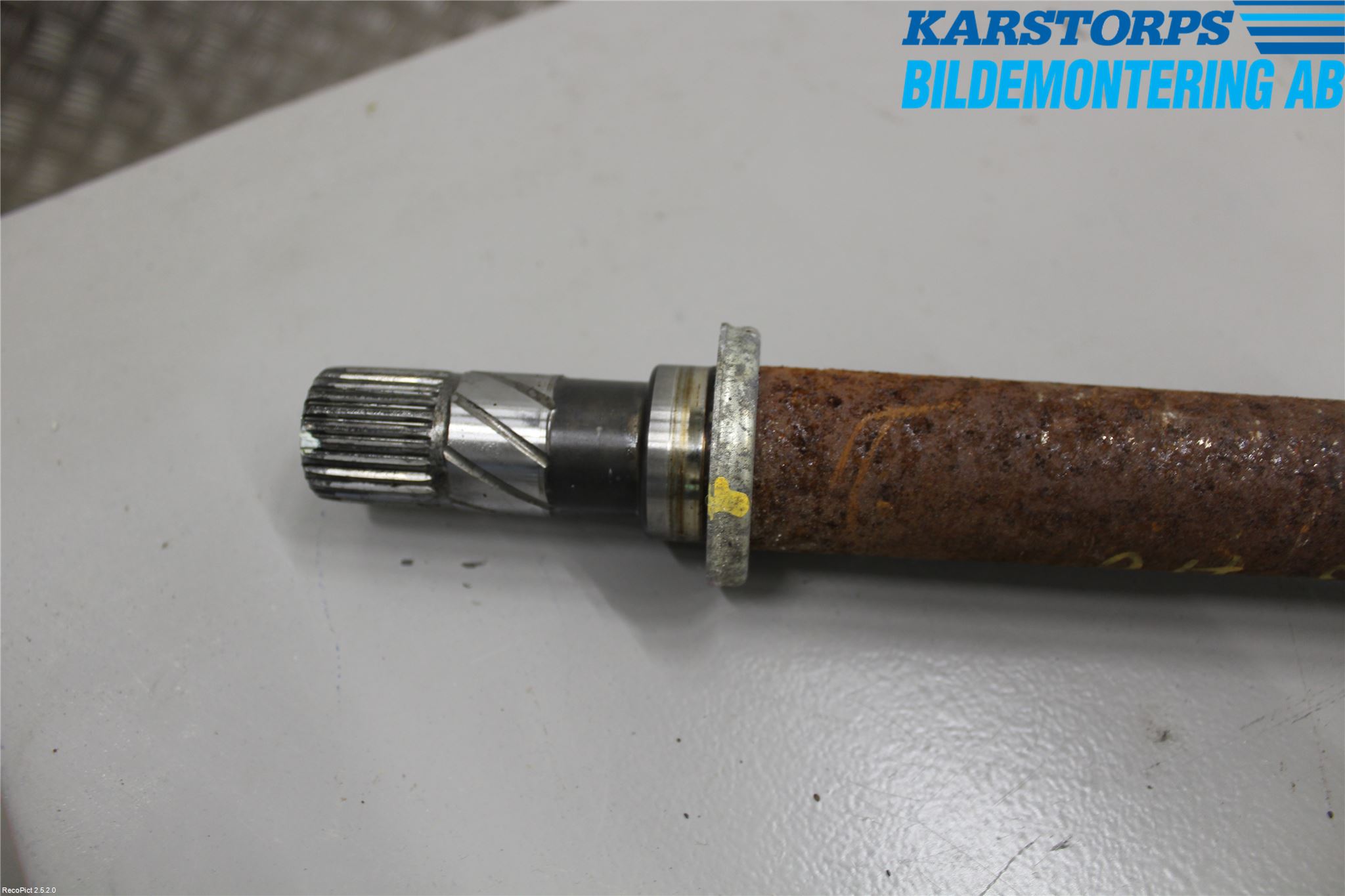 Renault CLIO III  09-12 Drivaxel Fram Höger