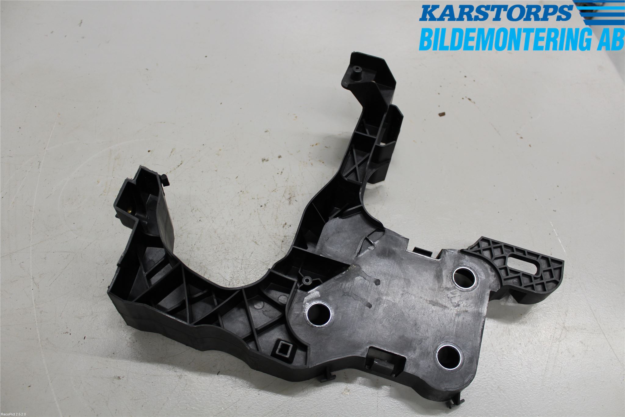 Renault MÉGANE II  06-08 Strålkast Fästsarg