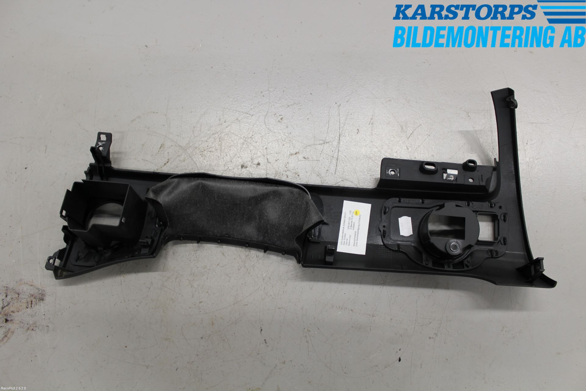 Volkswagen VW PASSAT 11-14 Instrbräda Stötskydd