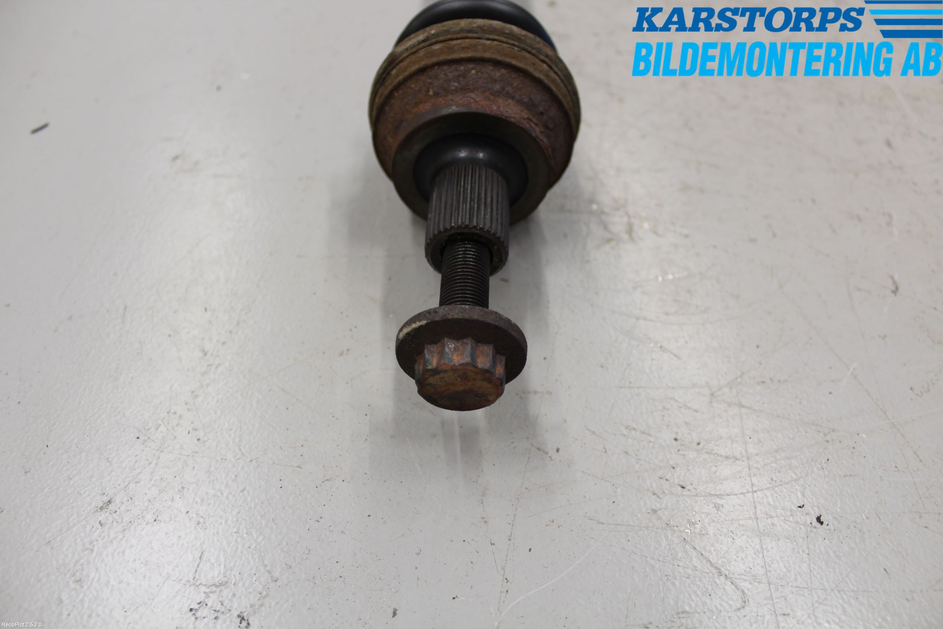 Volkswagen VW PASSAT 11-14 Drivaxel Bak Höger