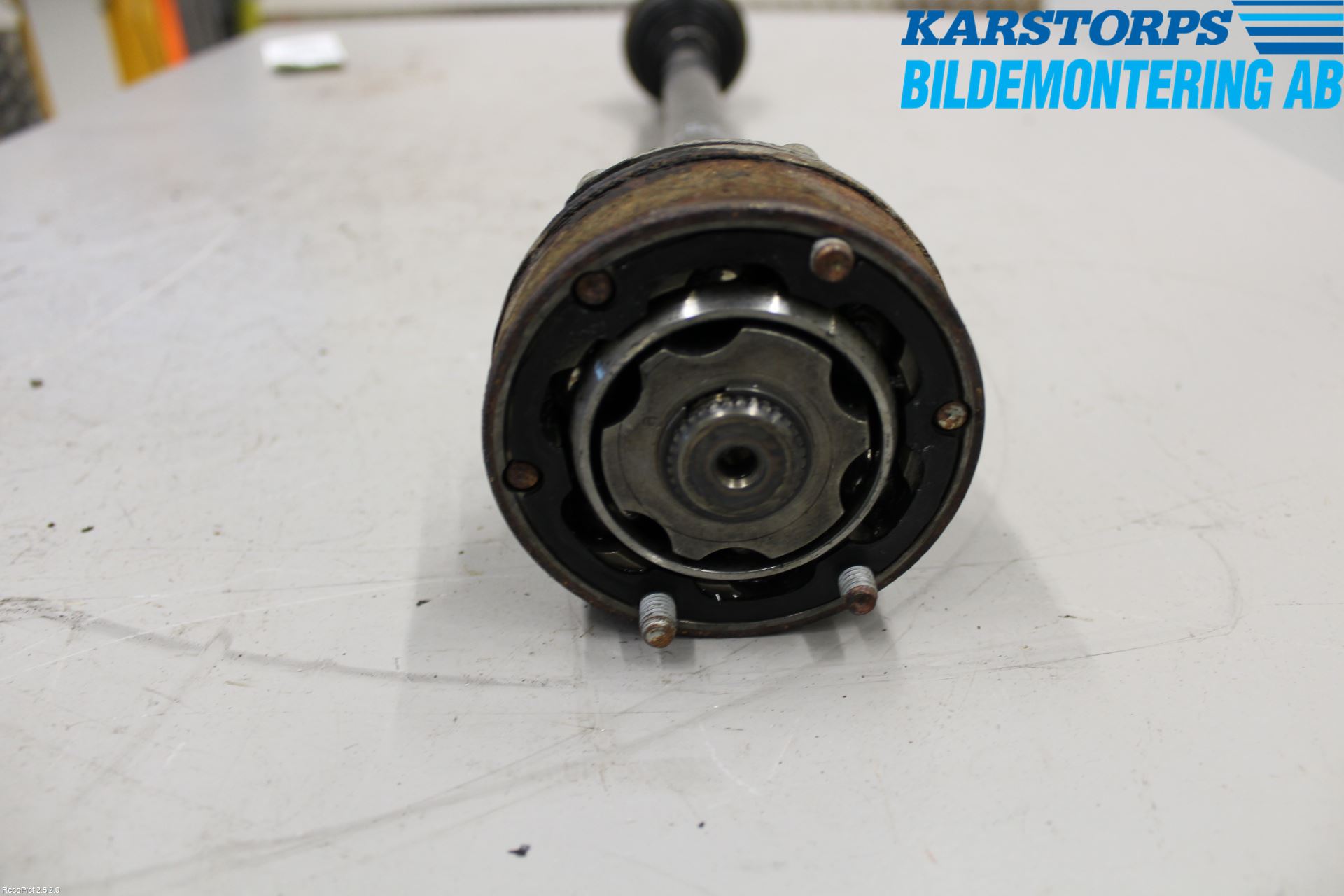 Volkswagen VW PASSAT 11-14 Drivaxel Bak Höger