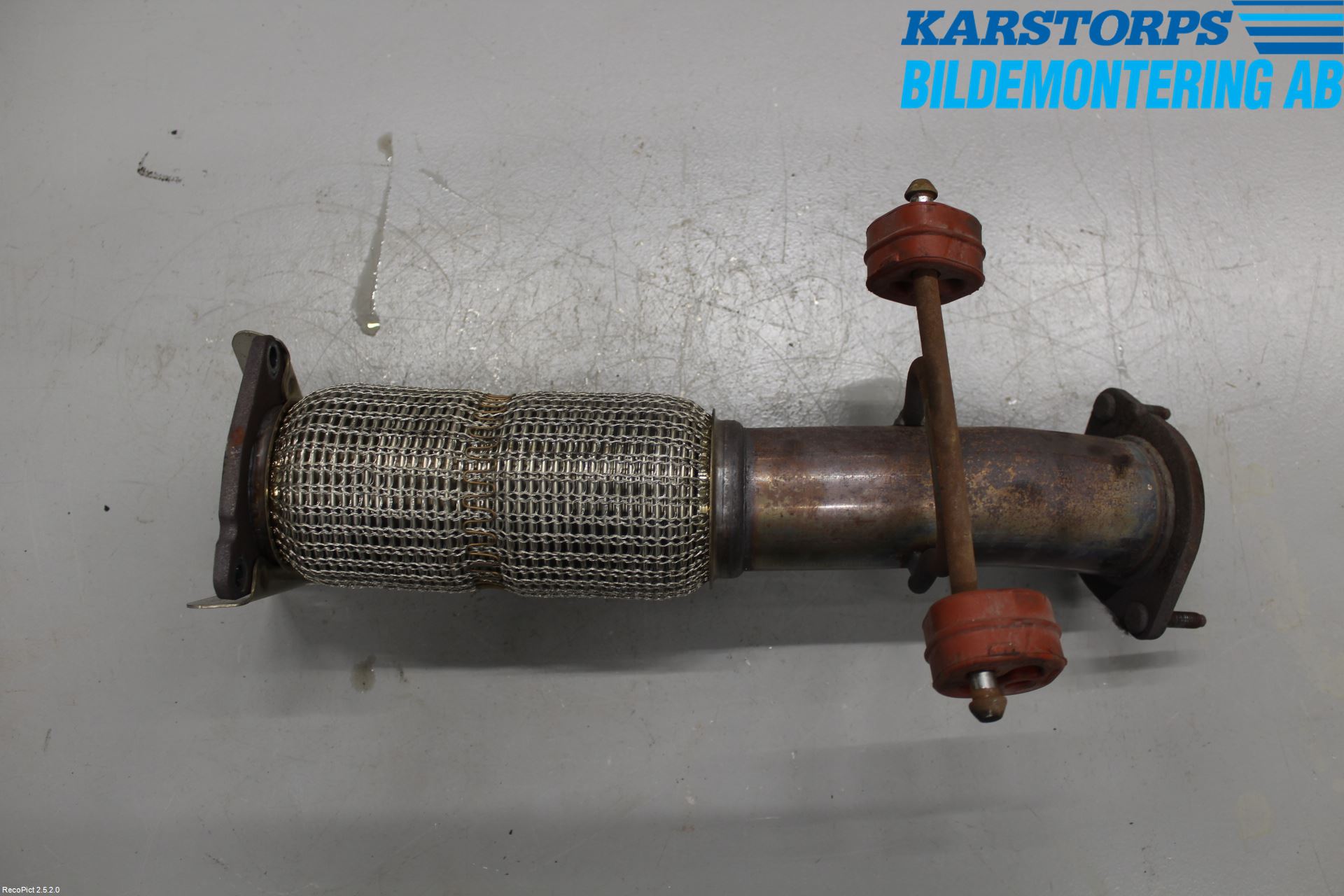 Volvo V40 12-19 Avgas Främre Rör